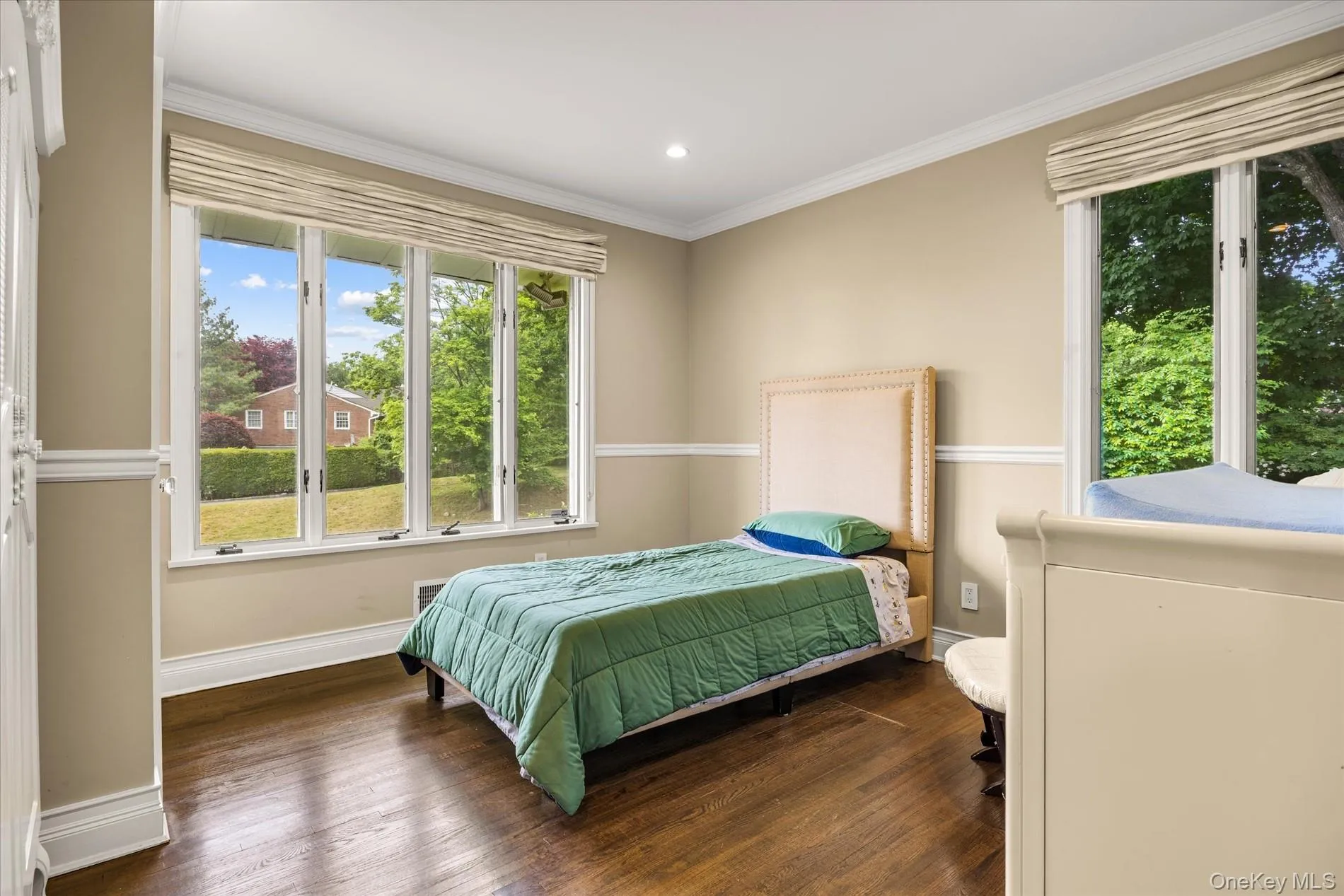11 Flower Lane, North Hempstead, NY, 5 Bedrooms Bedrooms, 10 Rooms Rooms,3 BathroomsBathrooms,Residential Lease,For Rent,Flower,0,988416 11 Flower Lane, North Hempstead, NY, 5 Bedrooms Bedrooms, 10 Rooms Rooms,3 BathroomsBathrooms,Residential Lease,For Rent,Flower,0,988416