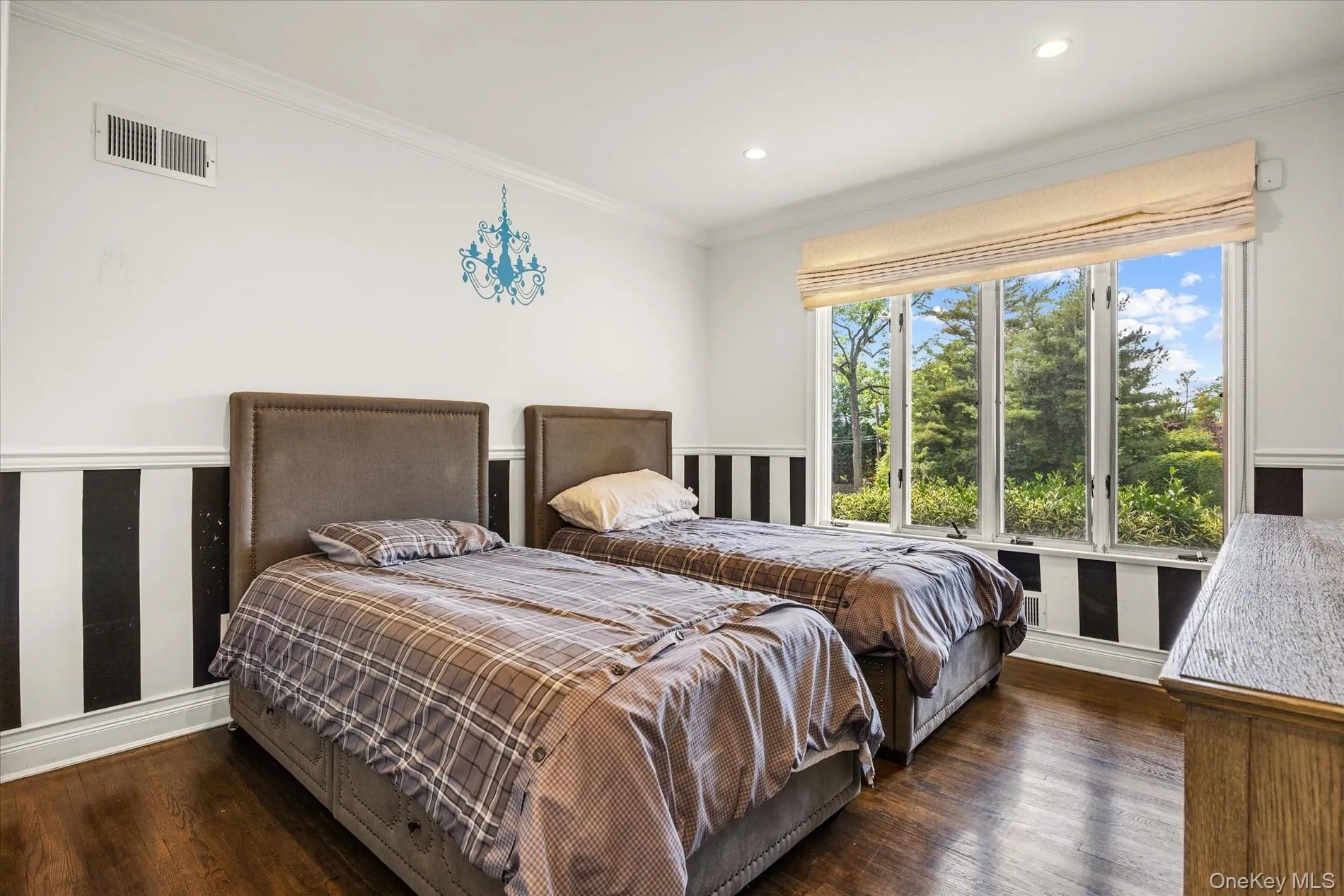 11 Flower Lane, North Hempstead, NY, 5 Bedrooms Bedrooms, 10 Rooms Rooms,3 BathroomsBathrooms,Residential Lease,For Rent,Flower,0,988416 11 Flower Lane, North Hempstead, NY, 5 Bedrooms Bedrooms, 10 Rooms Rooms,3 BathroomsBathrooms,Residential Lease,For Rent,Flower,0,988416