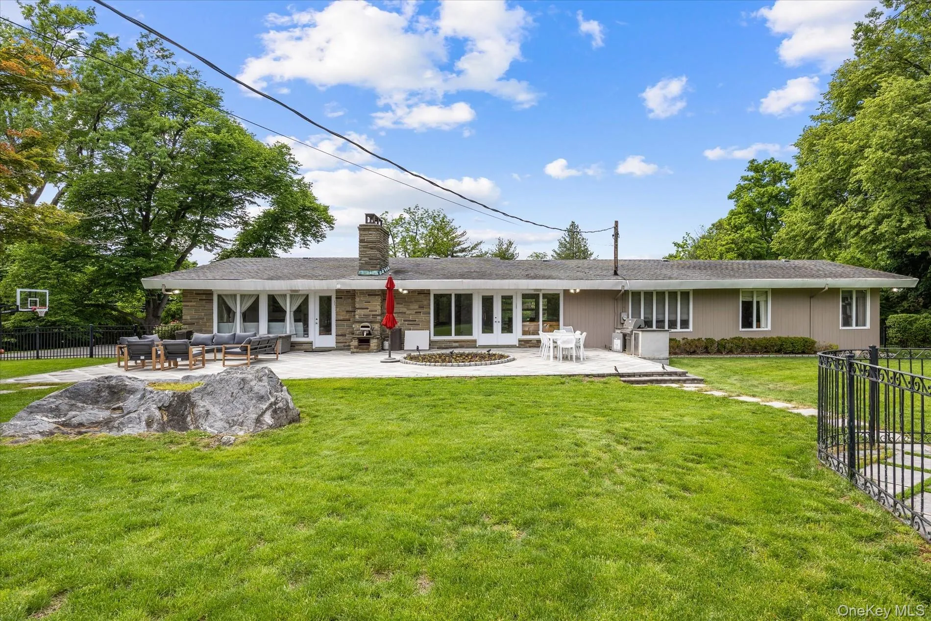 11 Flower Lane, North Hempstead, NY, 5 Bedrooms Bedrooms, 10 Rooms Rooms,3 BathroomsBathrooms,Residential Lease,For Rent,Flower,0,988416 11 Flower Lane, North Hempstead, NY, 5 Bedrooms Bedrooms, 10 Rooms Rooms,3 BathroomsBathrooms,Residential Lease,For Rent,Flower,0,988416