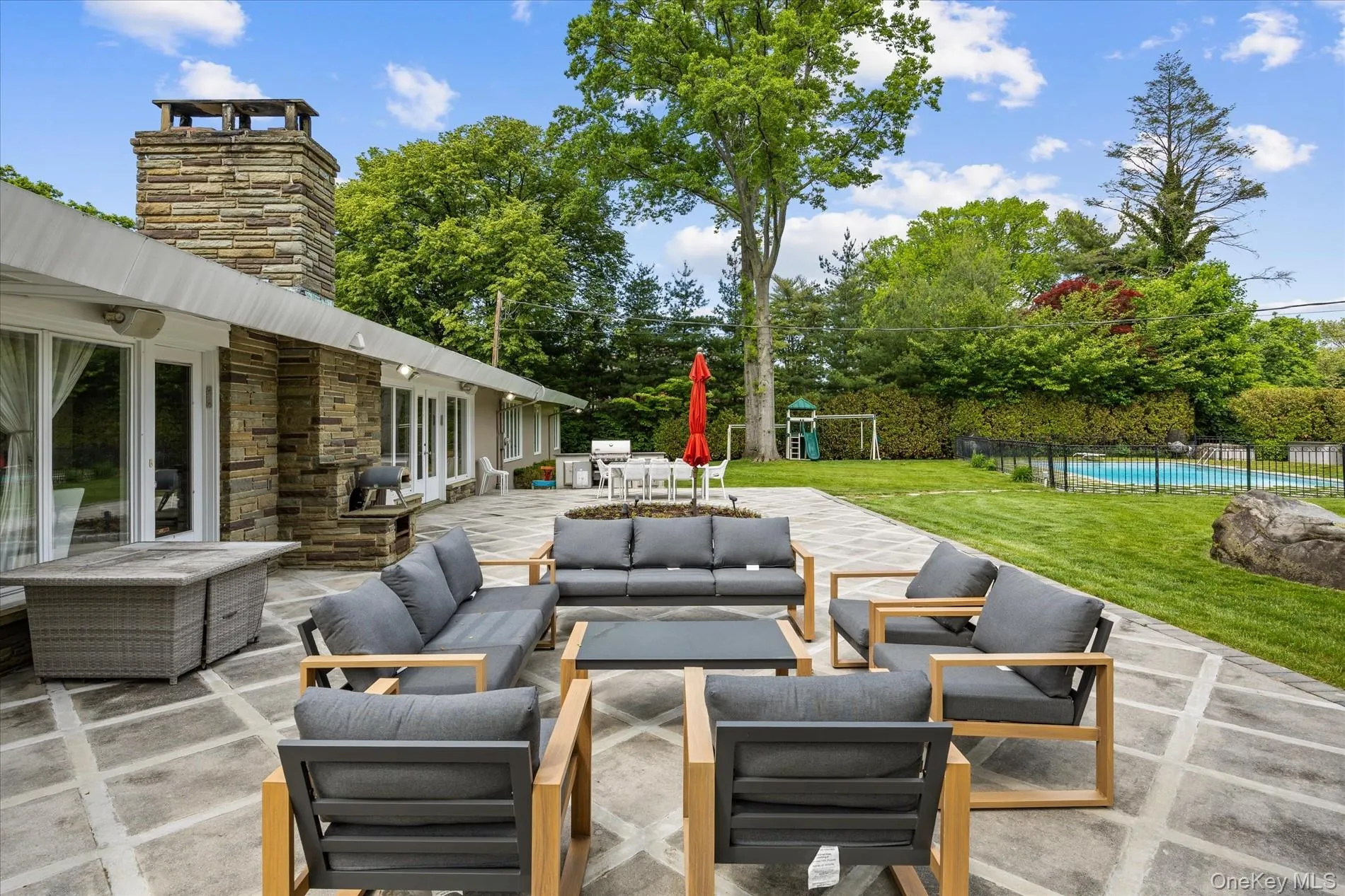 11 Flower Lane, North Hempstead, NY, 5 Bedrooms Bedrooms, 10 Rooms Rooms,3 BathroomsBathrooms,Residential Lease,For Rent,Flower,0,988416 11 Flower Lane, North Hempstead, NY, 5 Bedrooms Bedrooms, 10 Rooms Rooms,3 BathroomsBathrooms,Residential Lease,For Rent,Flower,0,988416