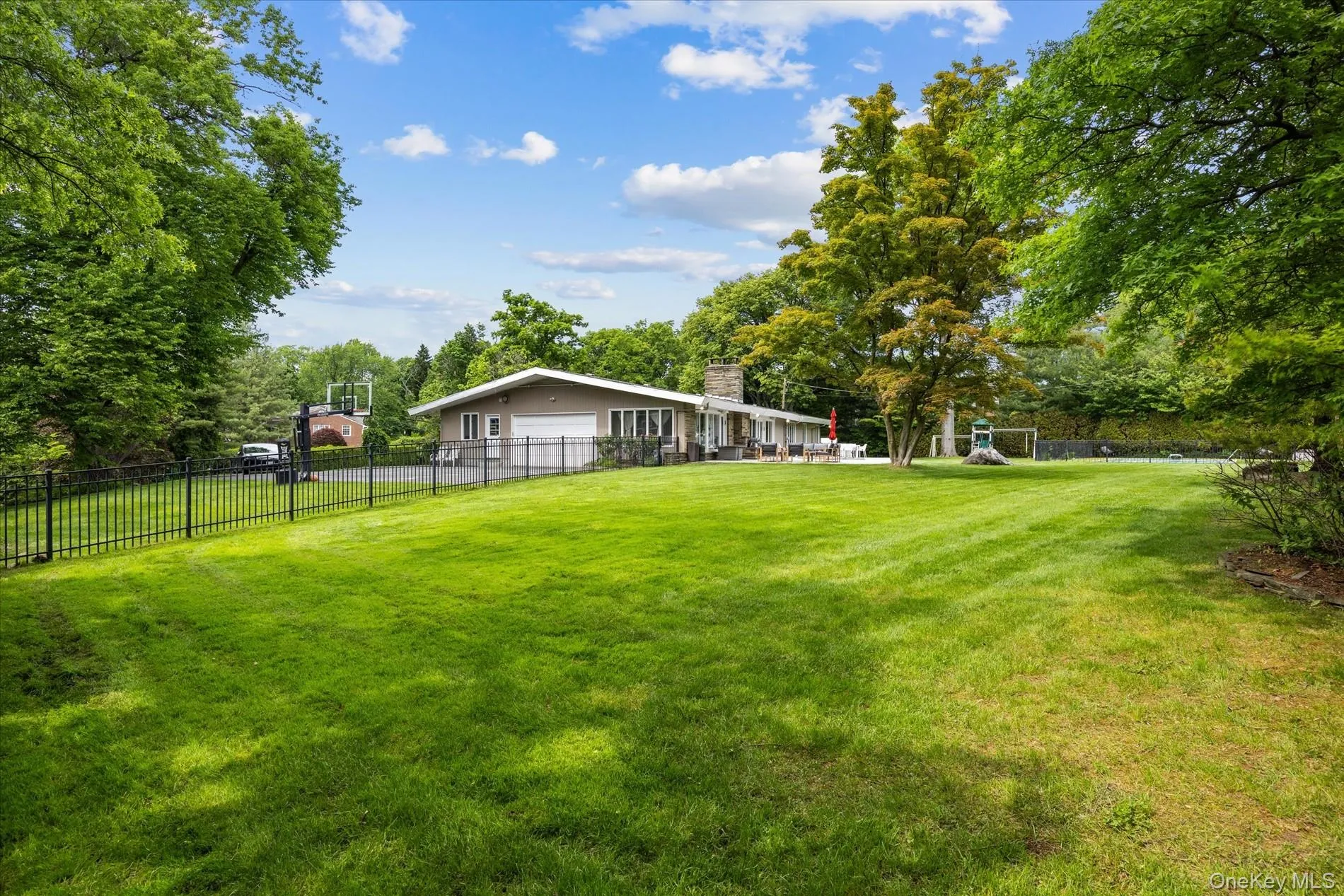 11 Flower Lane, North Hempstead, NY, 5 Bedrooms Bedrooms, 10 Rooms Rooms,3 BathroomsBathrooms,Residential Lease,For Rent,Flower,0,988416 11 Flower Lane, North Hempstead, NY, 5 Bedrooms Bedrooms, 10 Rooms Rooms,3 BathroomsBathrooms,Residential Lease,For Rent,Flower,0,988416
