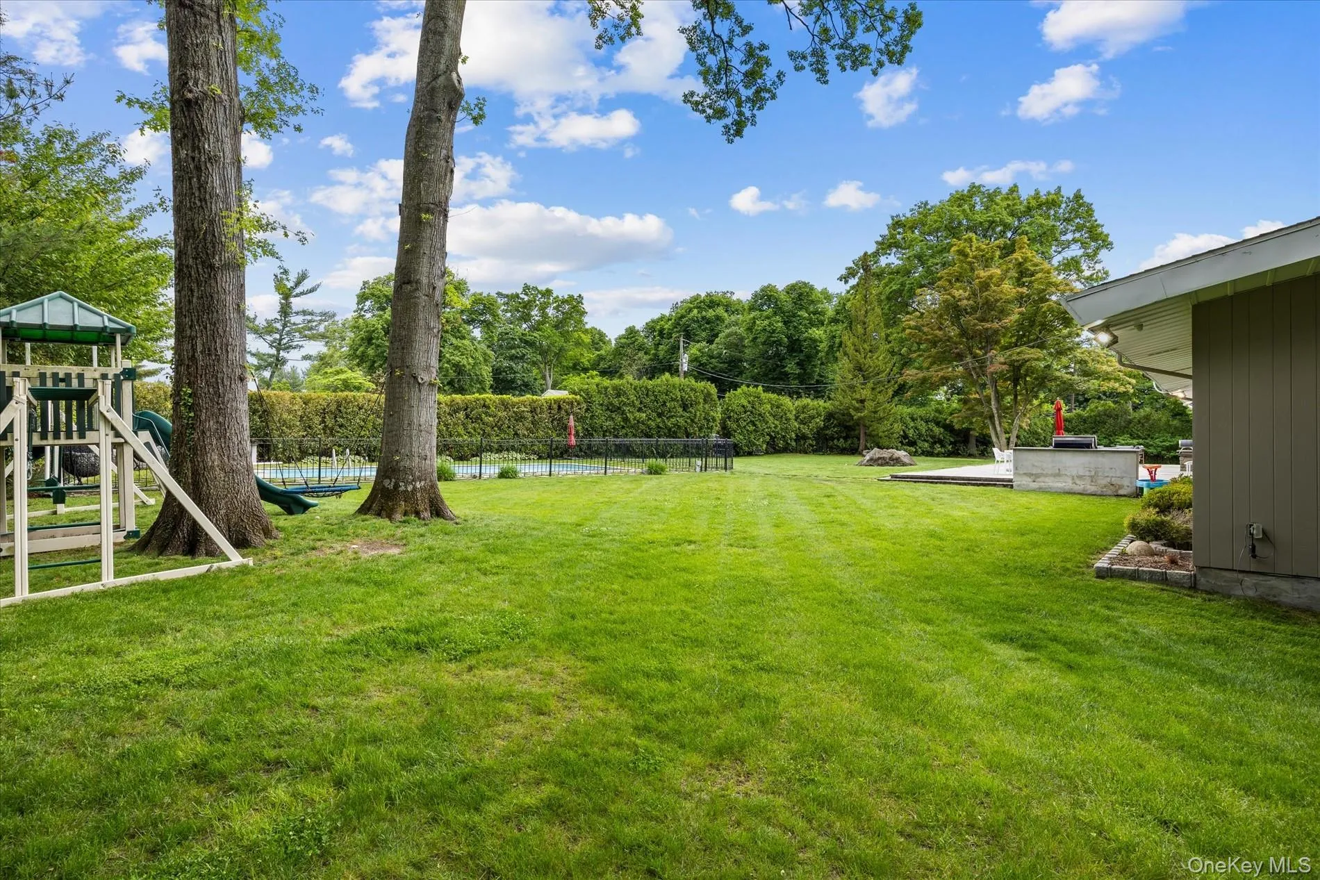 11 Flower Lane, North Hempstead, NY, 5 Bedrooms Bedrooms, 10 Rooms Rooms,3 BathroomsBathrooms,Residential Lease,For Rent,Flower,0,988416 11 Flower Lane, North Hempstead, NY, 5 Bedrooms Bedrooms, 10 Rooms Rooms,3 BathroomsBathrooms,Residential Lease,For Rent,Flower,0,988416