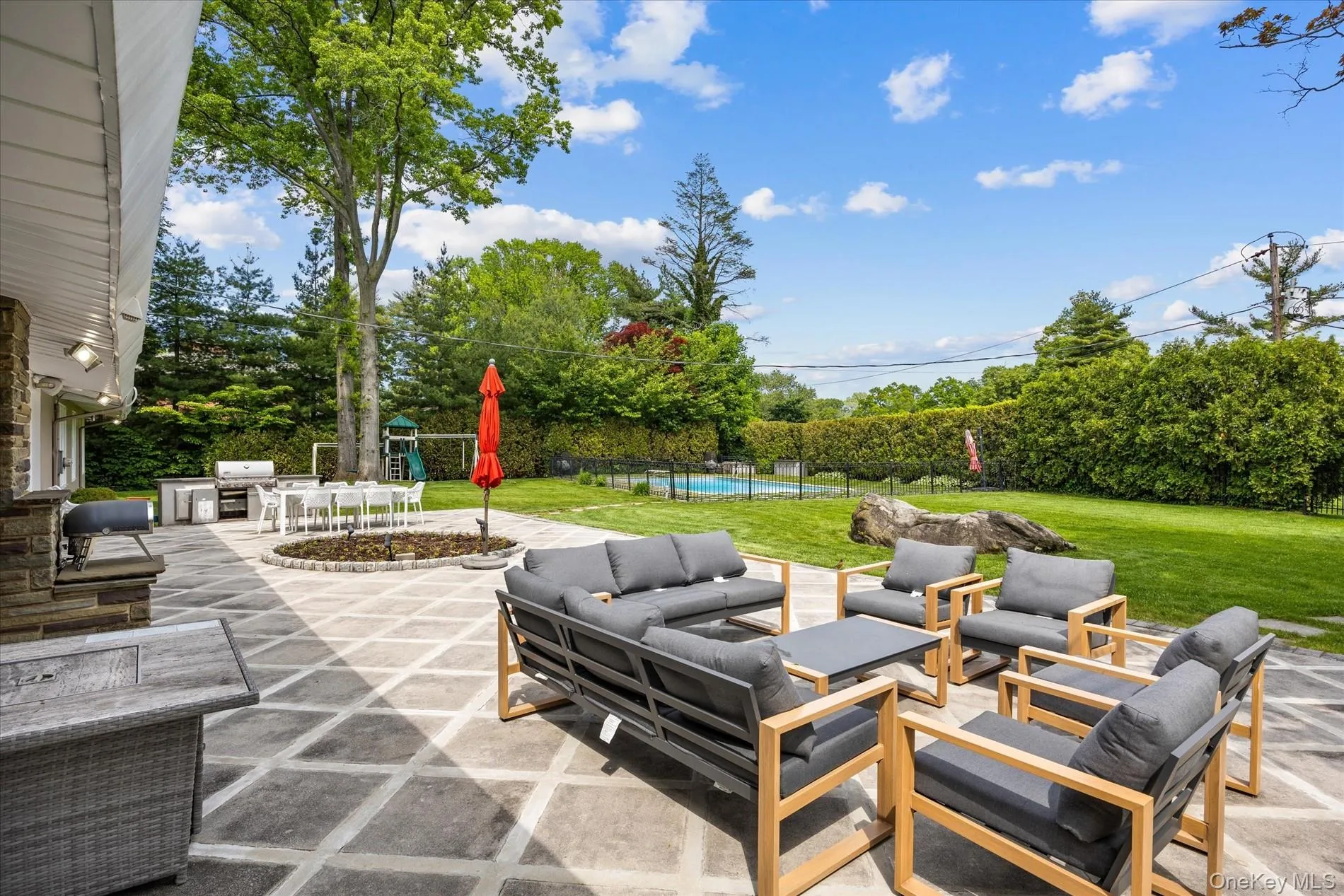 11 Flower Lane, North Hempstead, NY, 5 Bedrooms Bedrooms, 10 Rooms Rooms,3 BathroomsBathrooms,Residential Lease,For Rent,Flower,0,988416 11 Flower Lane, North Hempstead, NY, 5 Bedrooms Bedrooms, 10 Rooms Rooms,3 BathroomsBathrooms,Residential Lease,For Rent,Flower,0,988416