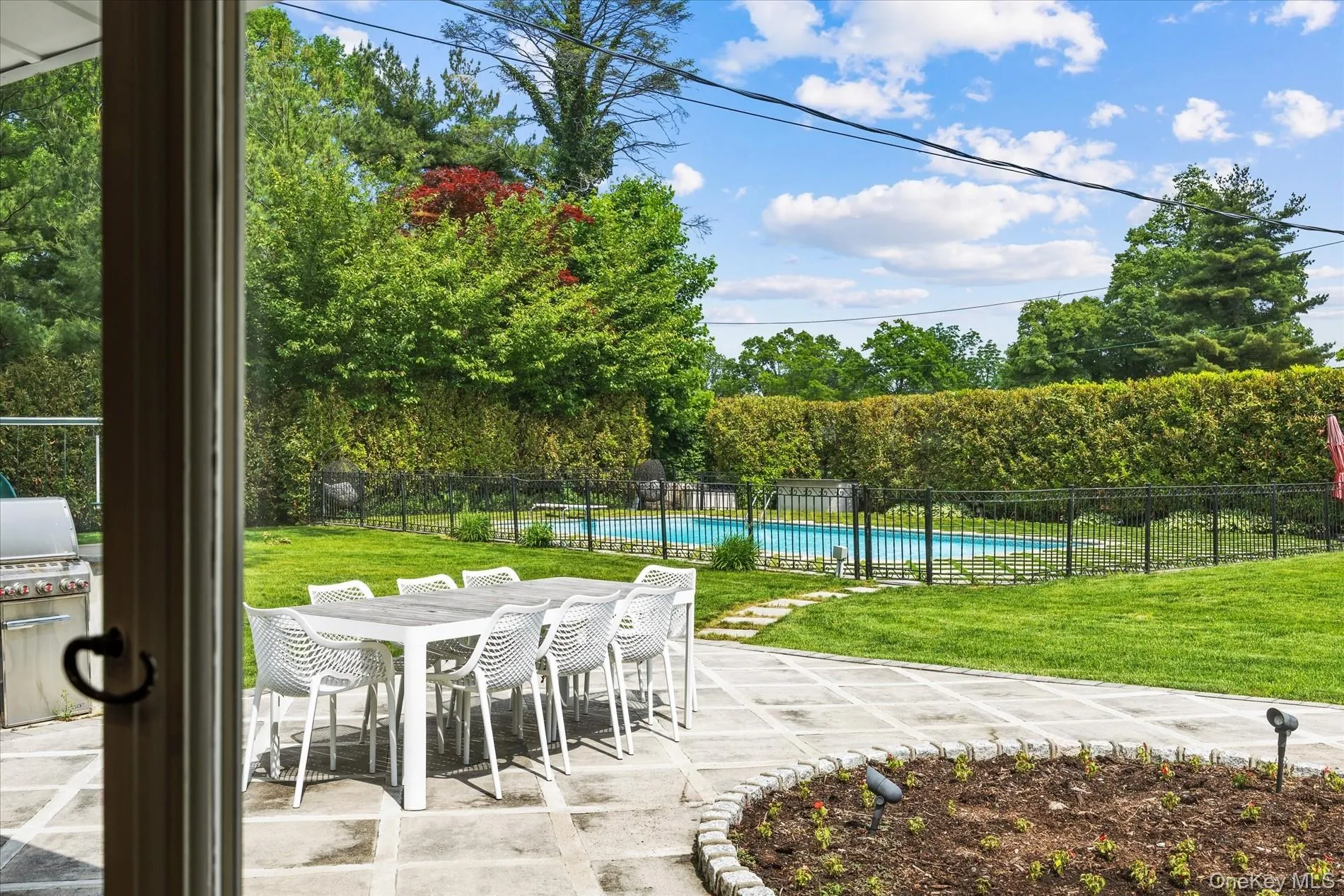 11 Flower Lane, North Hempstead, NY, 5 Bedrooms Bedrooms, 10 Rooms Rooms,3 BathroomsBathrooms,Residential Lease,For Rent,Flower,0,988416 11 Flower Lane, North Hempstead, NY, 5 Bedrooms Bedrooms, 10 Rooms Rooms,3 BathroomsBathrooms,Residential Lease,For Rent,Flower,0,988416