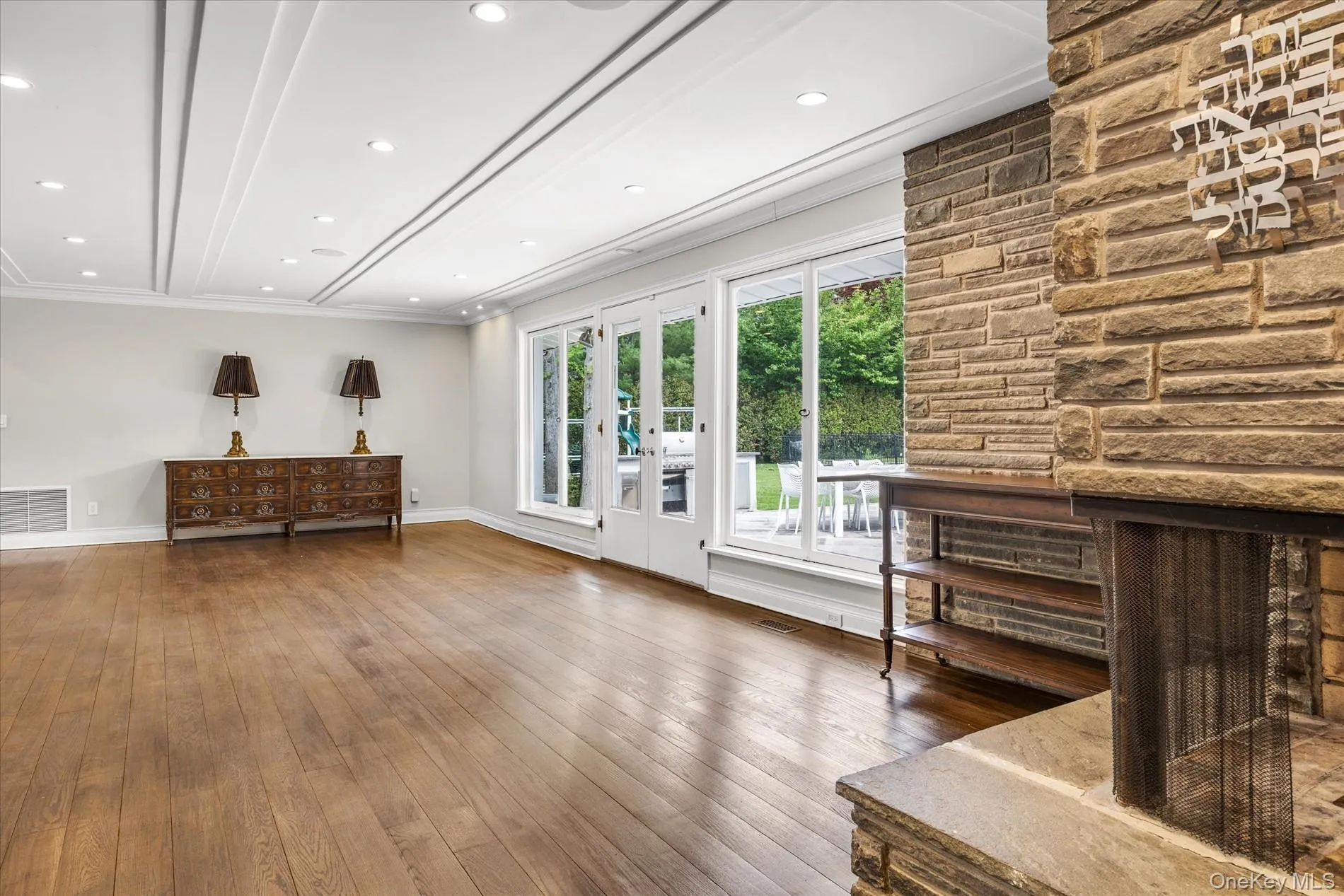 11 Flower Lane, North Hempstead, NY, 5 Bedrooms Bedrooms, 10 Rooms Rooms,3 BathroomsBathrooms,Residential Lease,For Rent,Flower,0,988416 11 Flower Lane, North Hempstead, NY, 5 Bedrooms Bedrooms, 10 Rooms Rooms,3 BathroomsBathrooms,Residential Lease,For Rent,Flower,0,988416