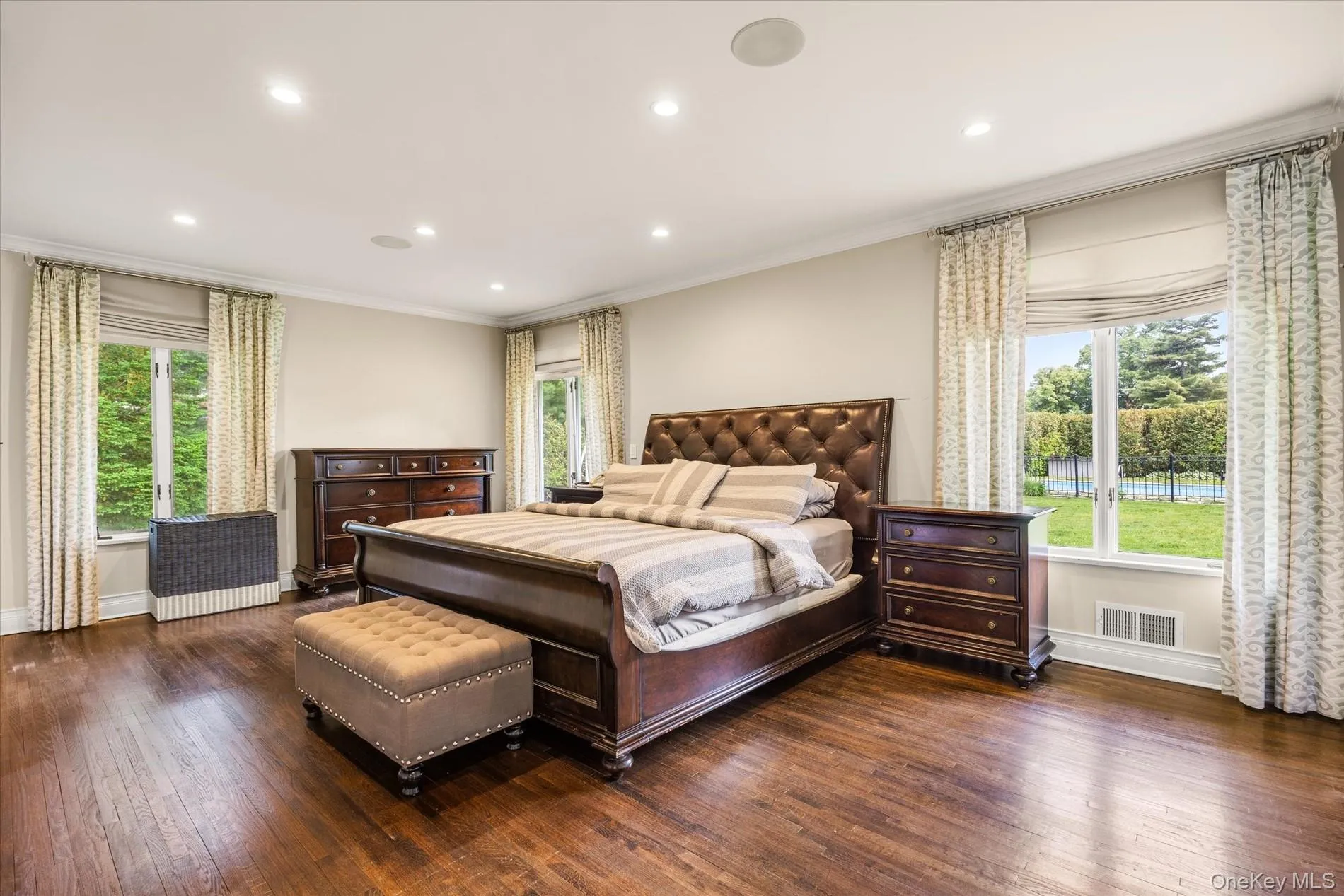 11 Flower Lane, North Hempstead, NY, 5 Bedrooms Bedrooms, 10 Rooms Rooms,3 BathroomsBathrooms,Residential Lease,For Rent,Flower,0,988416 11 Flower Lane, North Hempstead, NY, 5 Bedrooms Bedrooms, 10 Rooms Rooms,3 BathroomsBathrooms,Residential Lease,For Rent,Flower,0,988416