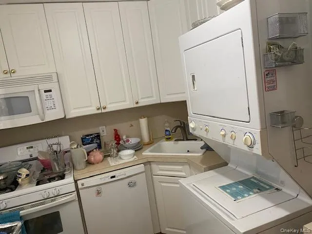 245-21 Union Turnpike, New York, NY, 2 Bedrooms Bedrooms, 4 Rooms Rooms,1 BathroomBathrooms,Residential,For Rent,Union,0,988435 245-21 Union Turnpike, New York, NY, 2 Bedrooms Bedrooms, 4 Rooms Rooms,1 BathroomBathrooms,Residential,For Rent,Union,0,988435