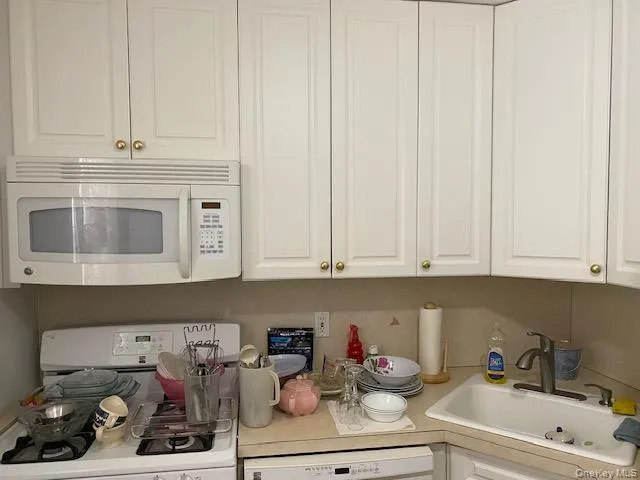 245-21 Union Turnpike, New York, NY, 2 Bedrooms Bedrooms, 4 Rooms Rooms,1 BathroomBathrooms,Residential,For Rent,Union,0,988435 245-21 Union Turnpike, New York, NY, 2 Bedrooms Bedrooms, 4 Rooms Rooms,1 BathroomBathrooms,Residential,For Rent,Union,0,988435