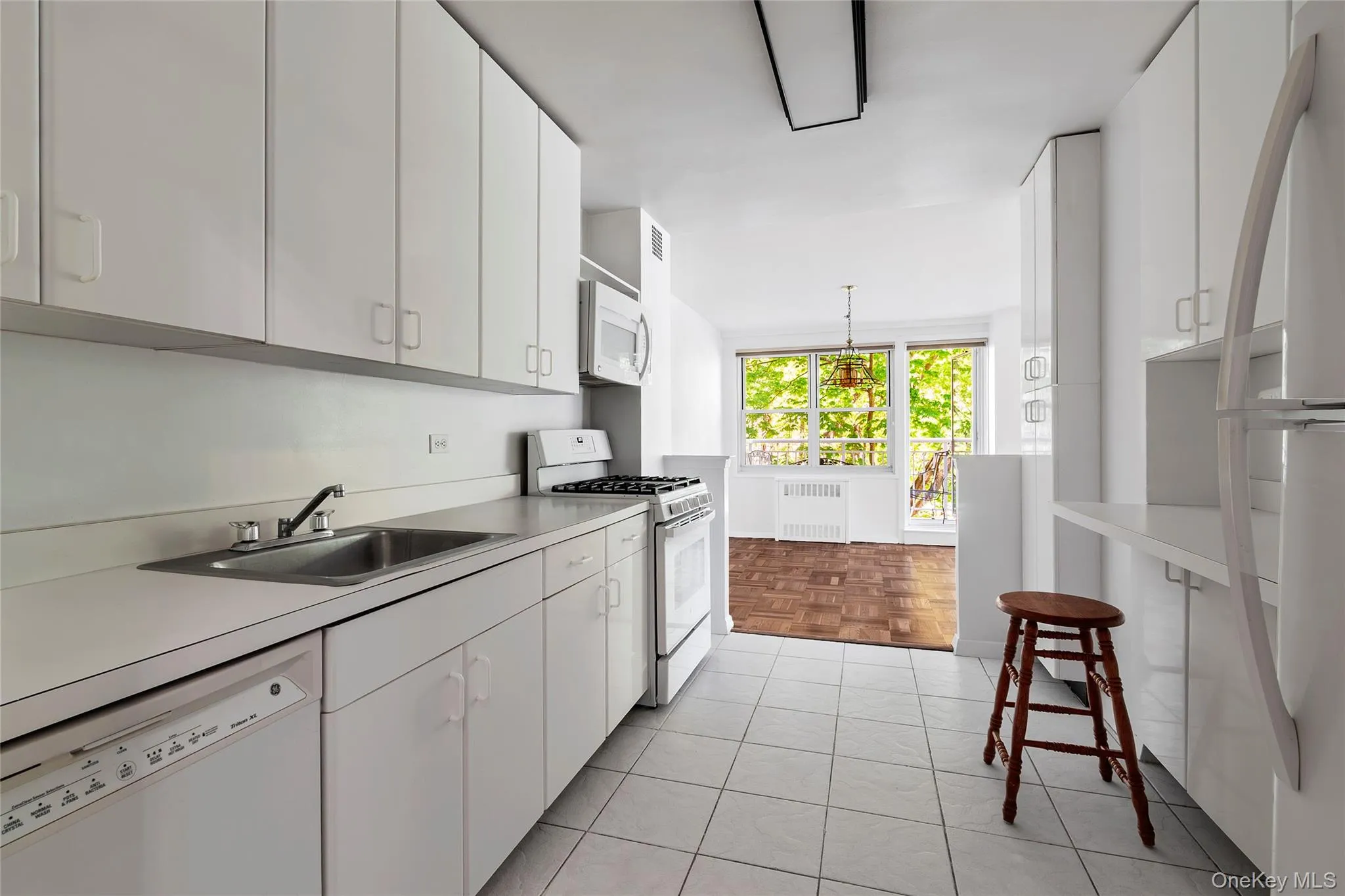 3935 Blackstone Avenue, New York, NY, 2 Bedrooms Bedrooms, 5 Rooms Rooms,2 BathroomsBathrooms,Residential,For Rent,Blackstone,0,988437 3935 Blackstone Avenue, New York, NY, 2 Bedrooms Bedrooms, 5 Rooms Rooms,2 BathroomsBathrooms,Residential,For Rent,Blackstone,0,988437
