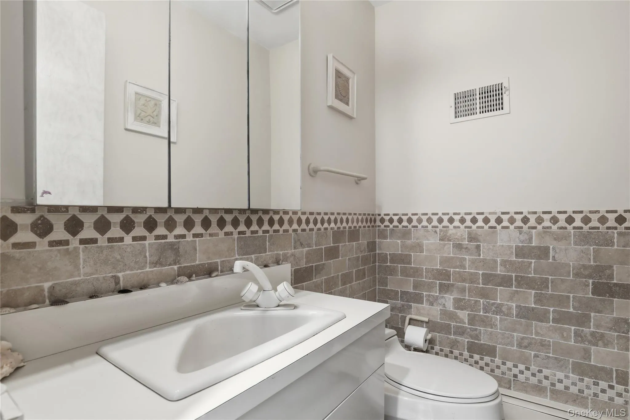 White vanity with an integrated sink and white faucet White vanity with an integrated sink and white faucet