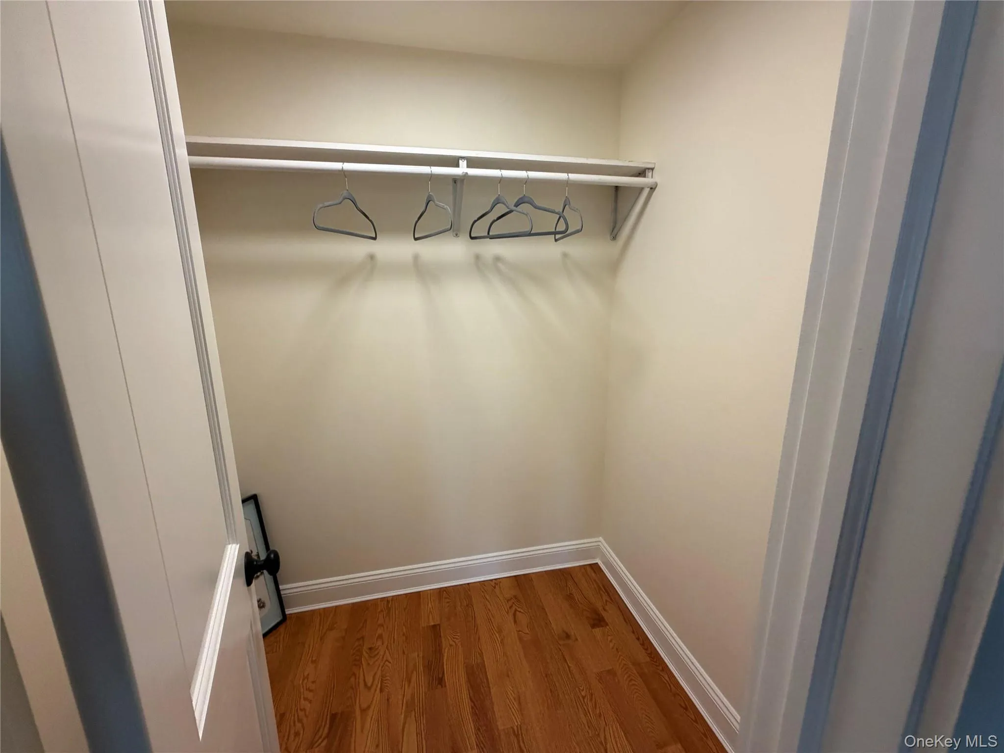 27 Deer Path, Southampton, NY, 5 Bedrooms Bedrooms, 10 Rooms Rooms,5 BathroomsBathrooms,Residential Lease,For Rent,Deer,0,988453 27 Deer Path, Southampton, NY, 5 Bedrooms Bedrooms, 10 Rooms Rooms,5 BathroomsBathrooms,Residential Lease,For Rent,Deer,0,988453