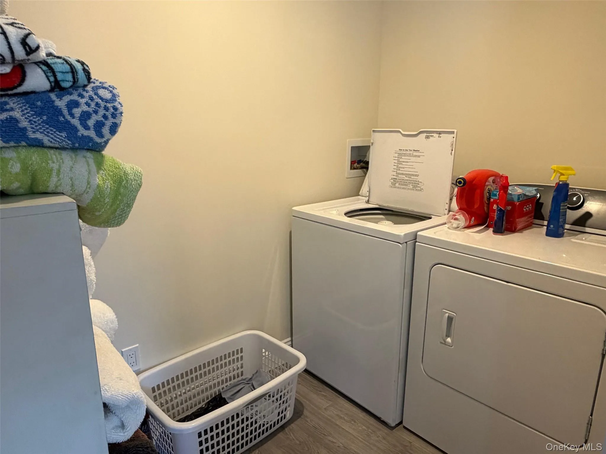 27 Deer Path, Southampton, NY, 5 Bedrooms Bedrooms, 10 Rooms Rooms,5 BathroomsBathrooms,Residential Lease,For Rent,Deer,0,988453 27 Deer Path, Southampton, NY, 5 Bedrooms Bedrooms, 10 Rooms Rooms,5 BathroomsBathrooms,Residential Lease,For Rent,Deer,0,988453