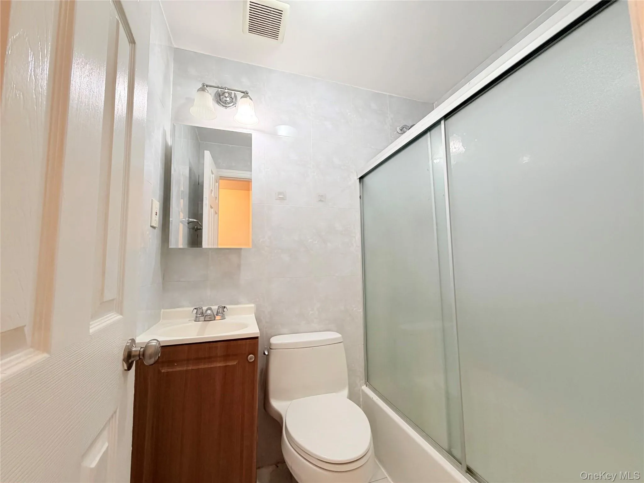 239-13 86th Avenue, New York, NY, 2 Bedrooms Bedrooms, 6 Rooms Rooms,2 BathroomsBathrooms,Residential Lease,For Rent,86th,0,988469 239-13 86th Avenue, New York, NY, 2 Bedrooms Bedrooms, 6 Rooms Rooms,2 BathroomsBathrooms,Residential Lease,For Rent,86th,0,988469