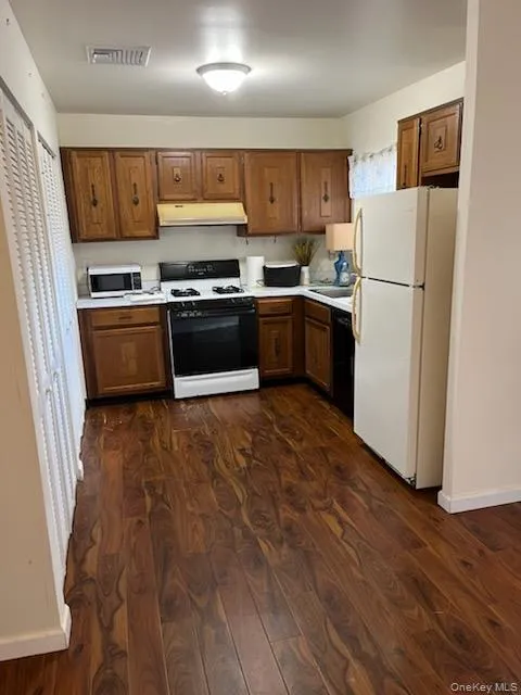 spacious with cabinets spacious with cabinets