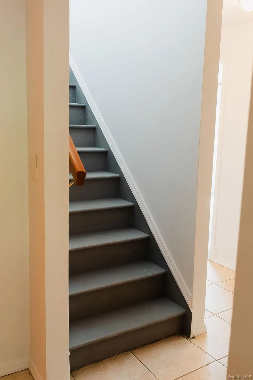 Staircase to Living room/Kitchen/Bedroom 3. Staircase to Living room/Kitchen/Bedroom 3.
