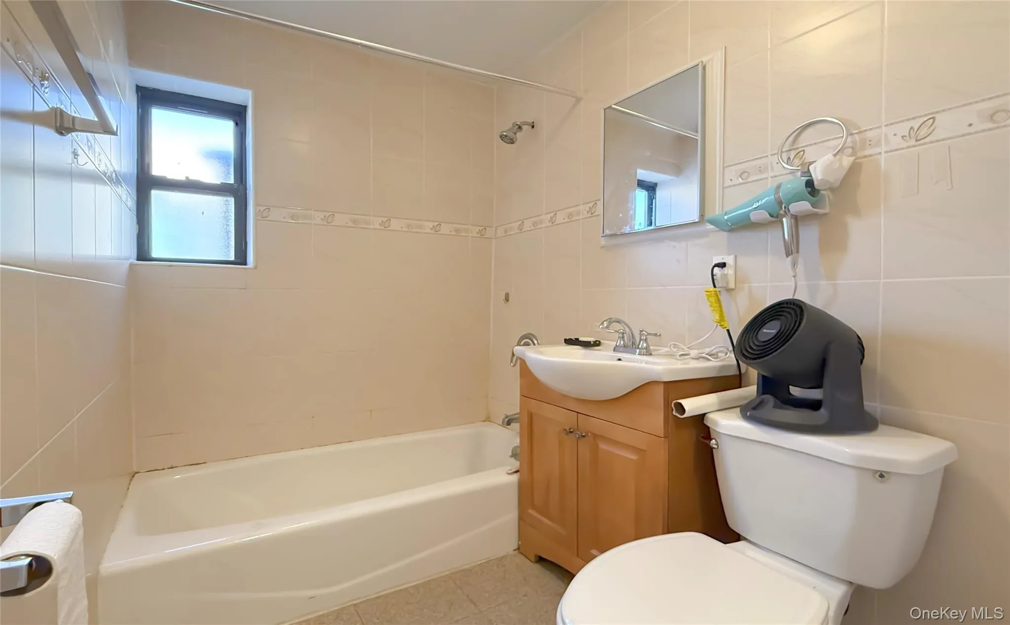 71-24 163rd Street, New York, NY, 3 Bedrooms Bedrooms, 6 Rooms Rooms,2 BathroomsBathrooms,Residential Lease,For Rent,163rd,0,988505 71-24 163rd Street, New York, NY, 3 Bedrooms Bedrooms, 6 Rooms Rooms,2 BathroomsBathrooms,Residential Lease,For Rent,163rd,0,988505