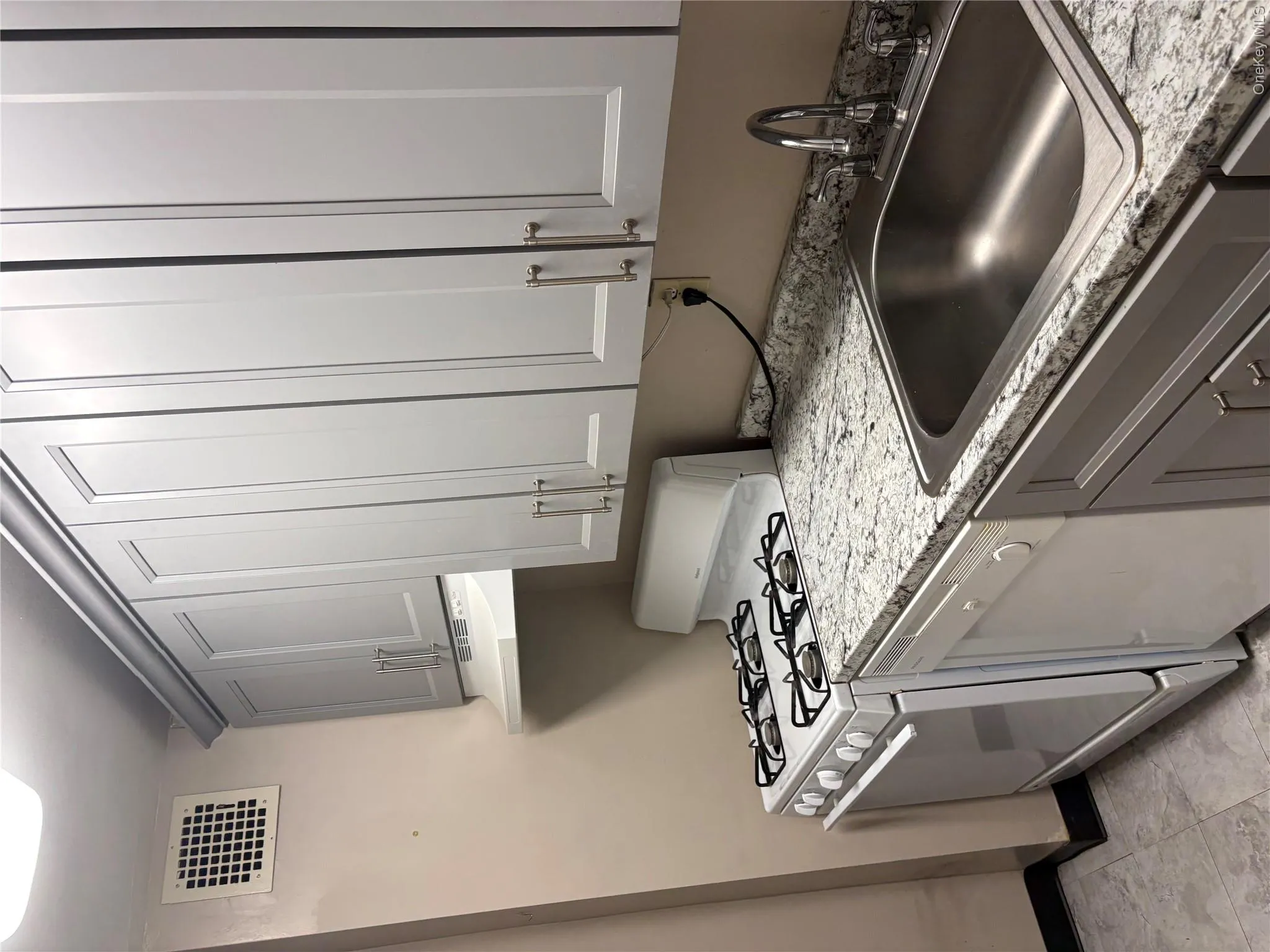 101 Clinton Avenue, Hempstead, NY, 1 Bedroom Bedrooms, 3 Rooms Rooms,1 BathroomBathrooms,Residential Lease,For Rent,Clinton,0,988512 101 Clinton Avenue, Hempstead, NY, 1 Bedroom Bedrooms, 3 Rooms Rooms,1 BathroomBathrooms,Residential Lease,For Rent,Clinton,0,988512