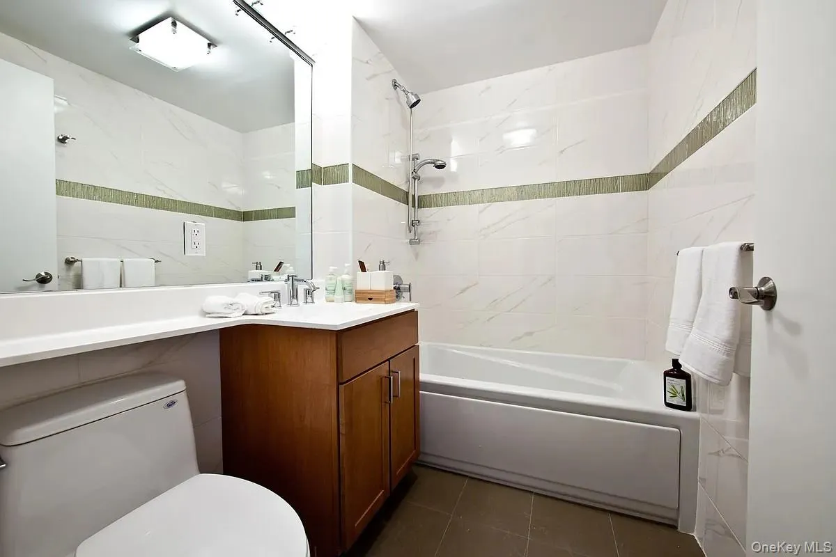 116-11 Curzon Road, New York, NY, 1 Bedroom Bedrooms, 4 Rooms Rooms,1 BathroomBathrooms,Residential Sale,For Rent,Curzon,0,988532 116-11 Curzon Road, New York, NY, 1 Bedroom Bedrooms, 4 Rooms Rooms,1 BathroomBathrooms,Residential Sale,For Rent,Curzon,0,988532