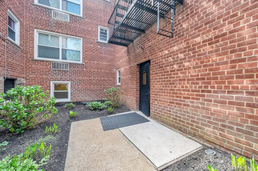111 Centre Avenue, Hempstead, NY, 1 Room Rooms,1 BathroomBathrooms,Residential,For Rent,Centre,0,988533 111 Centre Avenue, Hempstead, NY, 1 Room Rooms,1 BathroomBathrooms,Residential,For Rent,Centre,0,988533