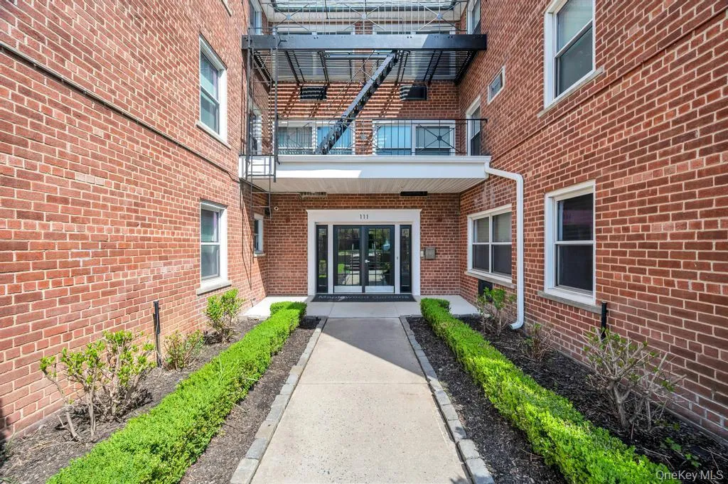 111 Centre Avenue, Hempstead, NY, 1 Room Rooms,1 BathroomBathrooms,Residential,For Rent,Centre,0,988533 111 Centre Avenue, Hempstead, NY, 1 Room Rooms,1 BathroomBathrooms,Residential,For Rent,Centre,0,988533