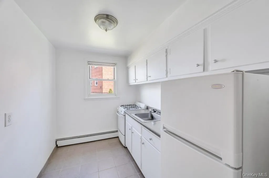 111 Centre Avenue, Hempstead, NY, 1 Room Rooms,1 BathroomBathrooms,Residential,For Rent,Centre,0,988533 111 Centre Avenue, Hempstead, NY, 1 Room Rooms,1 BathroomBathrooms,Residential,For Rent,Centre,0,988533
