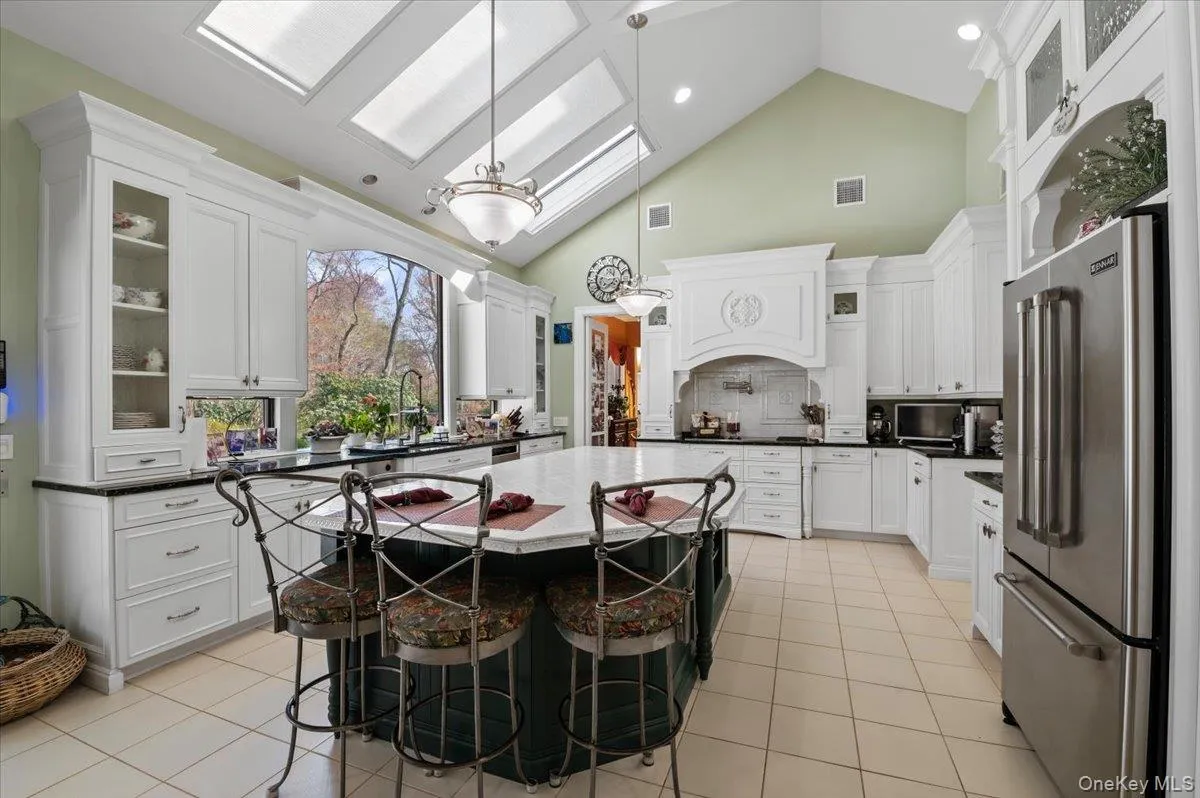 45 Coves Run, Oyster Bay, NY, 7 Bedrooms Bedrooms, 18 Rooms Rooms,5 BathroomsBathrooms,Residential,For Rent,Coves,0,988558 45 Coves Run, Oyster Bay, NY, 7 Bedrooms Bedrooms, 18 Rooms Rooms,5 BathroomsBathrooms,Residential,For Rent,Coves,0,988558