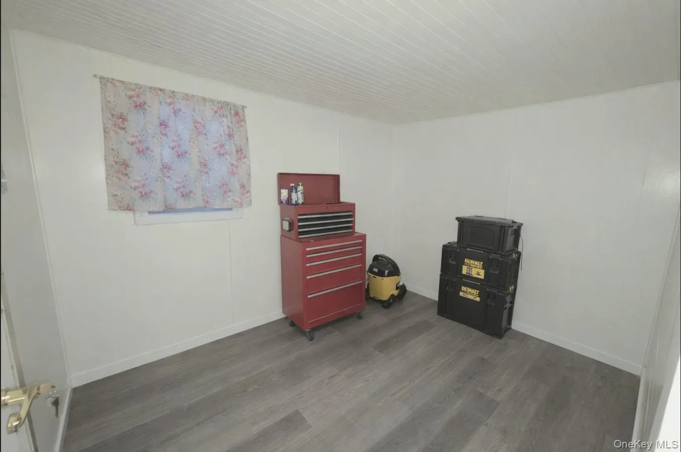 525 Riverleigh Ave, Riverhead, NY, 2 Bedrooms Bedrooms, 5 Rooms Rooms,1 BathroomBathrooms,Residential,For Rent,Ave,0,988570 525 Riverleigh Ave, Riverhead, NY, 2 Bedrooms Bedrooms, 5 Rooms Rooms,1 BathroomBathrooms,Residential,For Rent,Ave,0,988570