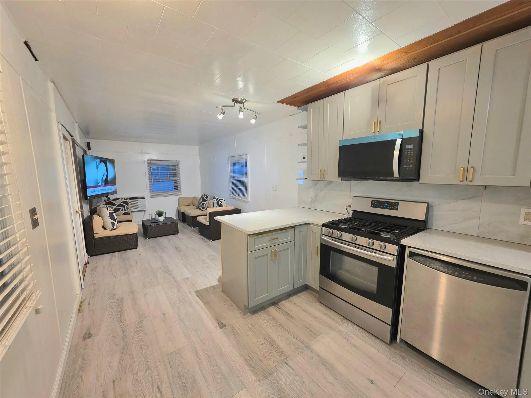 525 Riverleigh Ave, Riverhead, NY, 2 Bedrooms Bedrooms, 5 Rooms Rooms,1 BathroomBathrooms,Residential,For Rent,Ave,0,988570 525 Riverleigh Ave, Riverhead, NY, 2 Bedrooms Bedrooms, 5 Rooms Rooms,1 BathroomBathrooms,Residential,For Rent,Ave,0,988570