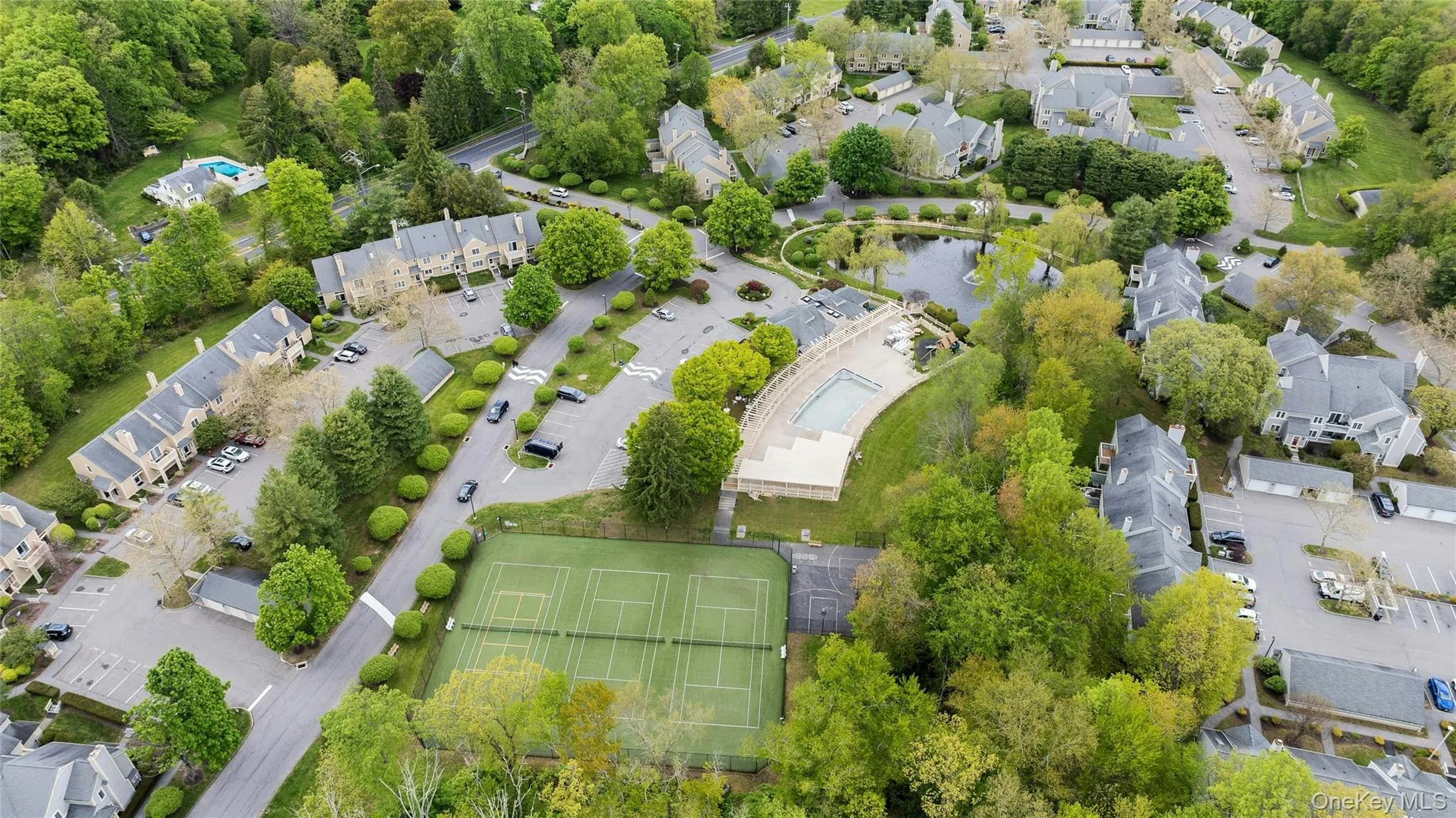Tennis, pool, bbq, clubhouse, great lifestyle Tennis, pool, bbq, clubhouse, great lifestyle