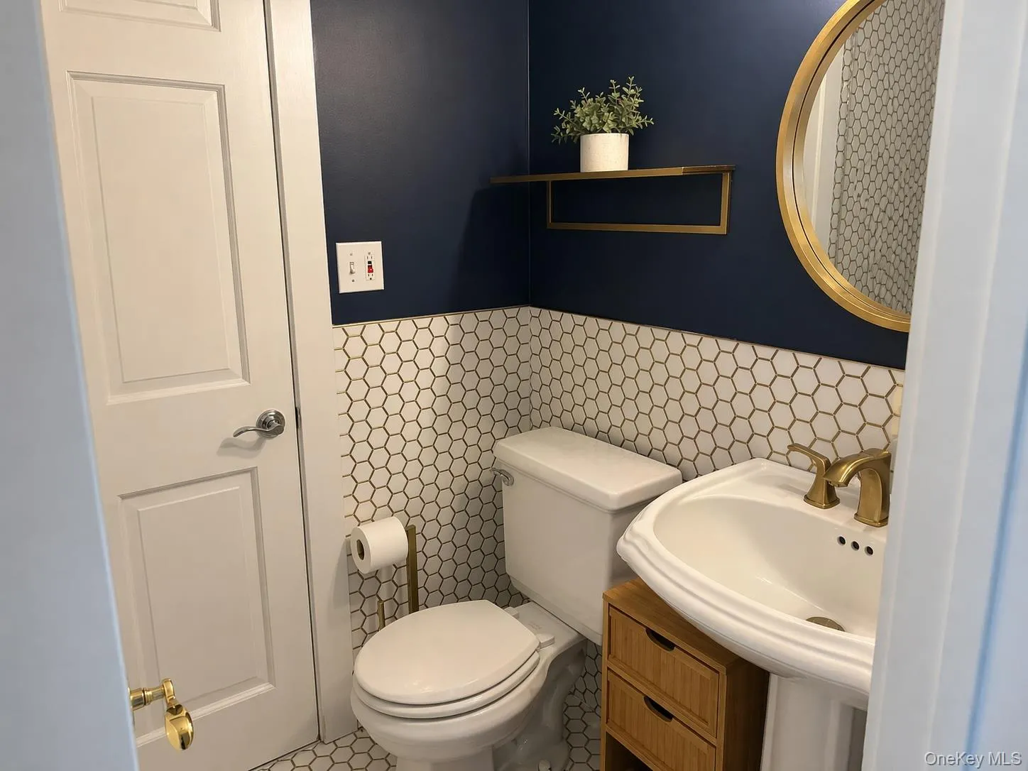 En-suite bath of Bedroom #2. En-suite bath of Bedroom #2.