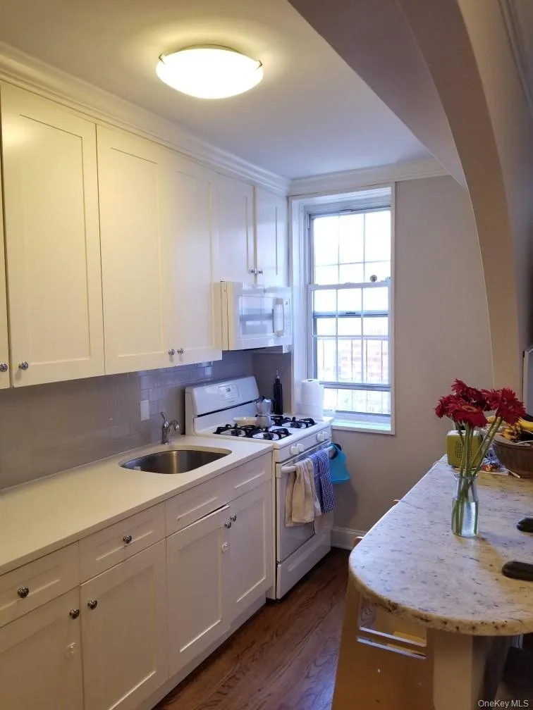 760 Bronx River Road, Yonkers, NY, 1 Bedroom Bedrooms, 4 Rooms Rooms,1 BathroomBathrooms,Residential Lease,For Rent,Bronx River Road,0,988688 760 Bronx River Road, Yonkers, NY, 1 Bedroom Bedrooms, 4 Rooms Rooms,1 BathroomBathrooms,Residential Lease,For Rent,Bronx River Road,0,988688