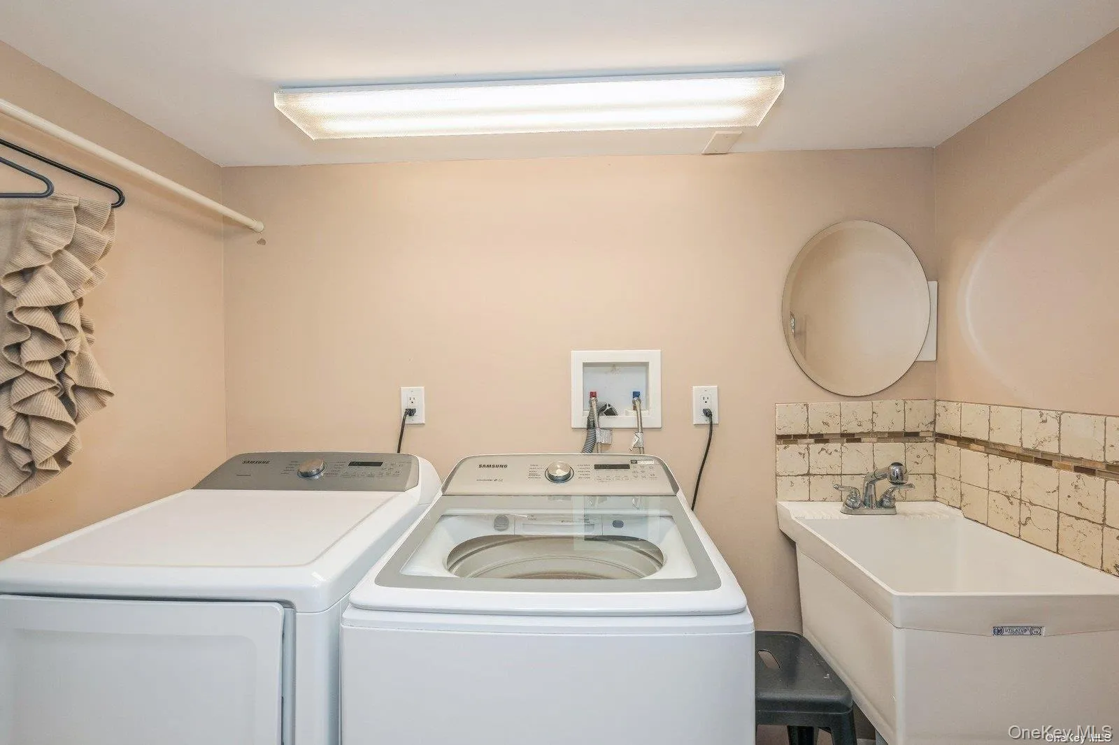 41 Eaton Road, Oyster Bay, NY, 3 Bedrooms Bedrooms, 7 Rooms Rooms,2 BathroomsBathrooms,Residential Lease,For Rent,Eaton,0,988696 41 Eaton Road, Oyster Bay, NY, 3 Bedrooms Bedrooms, 7 Rooms Rooms,2 BathroomsBathrooms,Residential Lease,For Rent,Eaton,0,988696