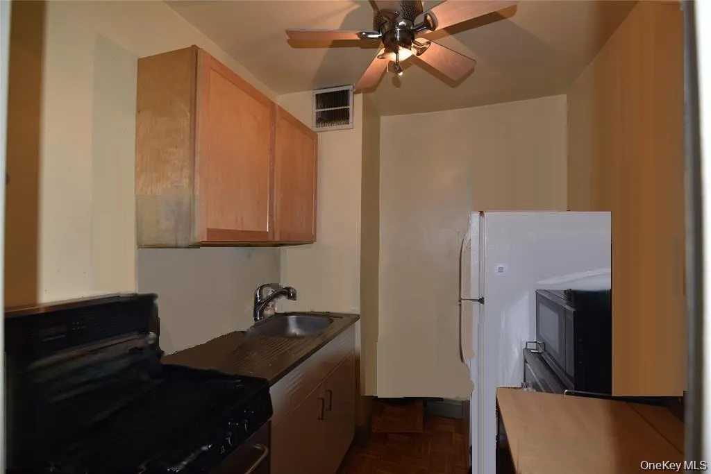 54-40 Little Neck Parkway, New York, NY, 1 Room Rooms,1 BathroomBathrooms,Residential,For Rent,Little Neck,0,988699 54-40 Little Neck Parkway, New York, NY, 1 Room Rooms,1 BathroomBathrooms,Residential,For Rent,Little Neck,0,988699