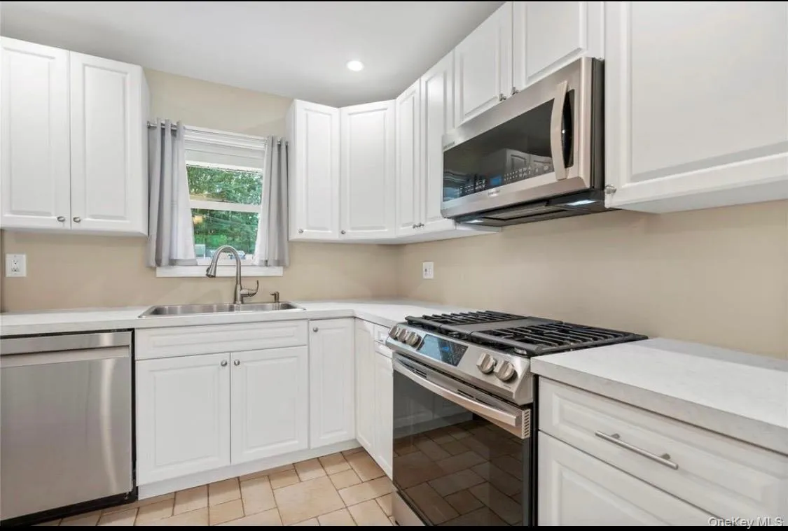 61 Brookhaven Drive, Brookhaven, NY, 3 Bedrooms Bedrooms, 6 Rooms Rooms,1 BathroomBathrooms,Residential Lease,For Rent,Brookhaven Drive,0,988713 61 Brookhaven Drive, Brookhaven, NY, 3 Bedrooms Bedrooms, 6 Rooms Rooms,1 BathroomBathrooms,Residential Lease,For Rent,Brookhaven Drive,0,988713