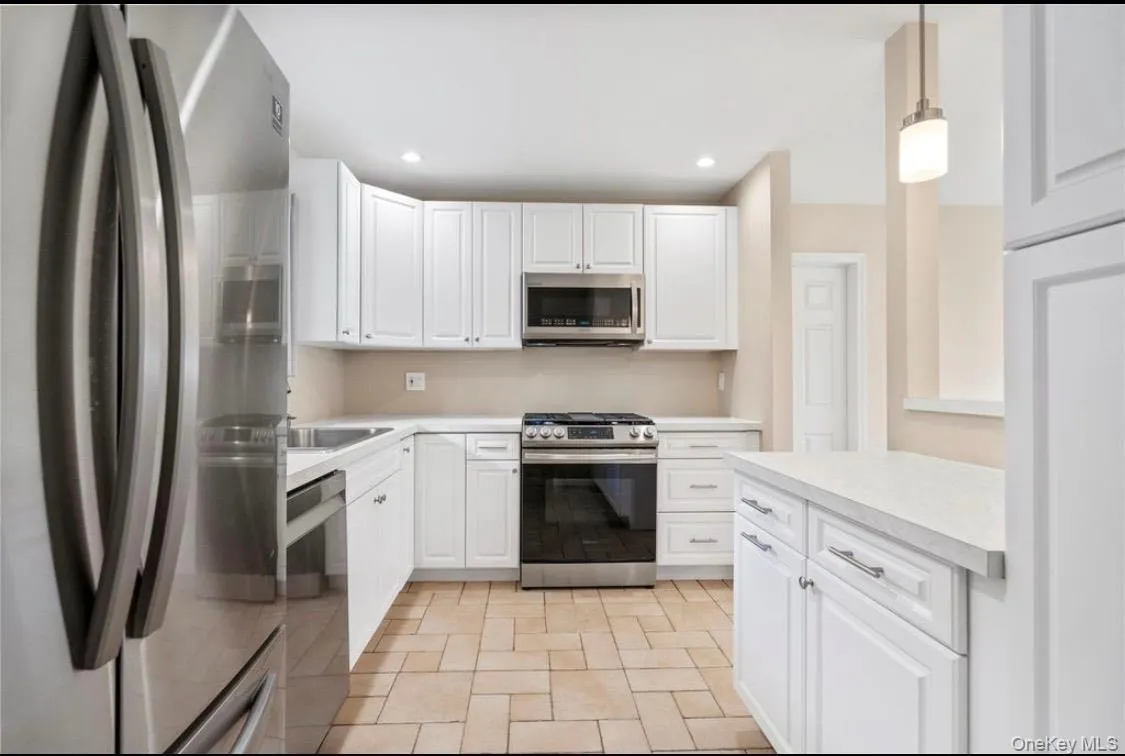61 Brookhaven Drive, Brookhaven, NY, 3 Bedrooms Bedrooms, 6 Rooms Rooms,1 BathroomBathrooms,Residential Lease,For Rent,Brookhaven Drive,0,988713 61 Brookhaven Drive, Brookhaven, NY, 3 Bedrooms Bedrooms, 6 Rooms Rooms,1 BathroomBathrooms,Residential Lease,For Rent,Brookhaven Drive,0,988713