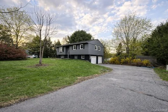 7 Jonathan Drive, Hyde Park, NY, 3 Bedrooms Bedrooms, 7 Rooms Rooms,2 BathroomsBathrooms,Residential,For Rent,Jonathan,0,988726 7 Jonathan Drive, Hyde Park, NY, 3 Bedrooms Bedrooms, 7 Rooms Rooms,2 BathroomsBathrooms,Residential,For Rent,Jonathan,0,988726