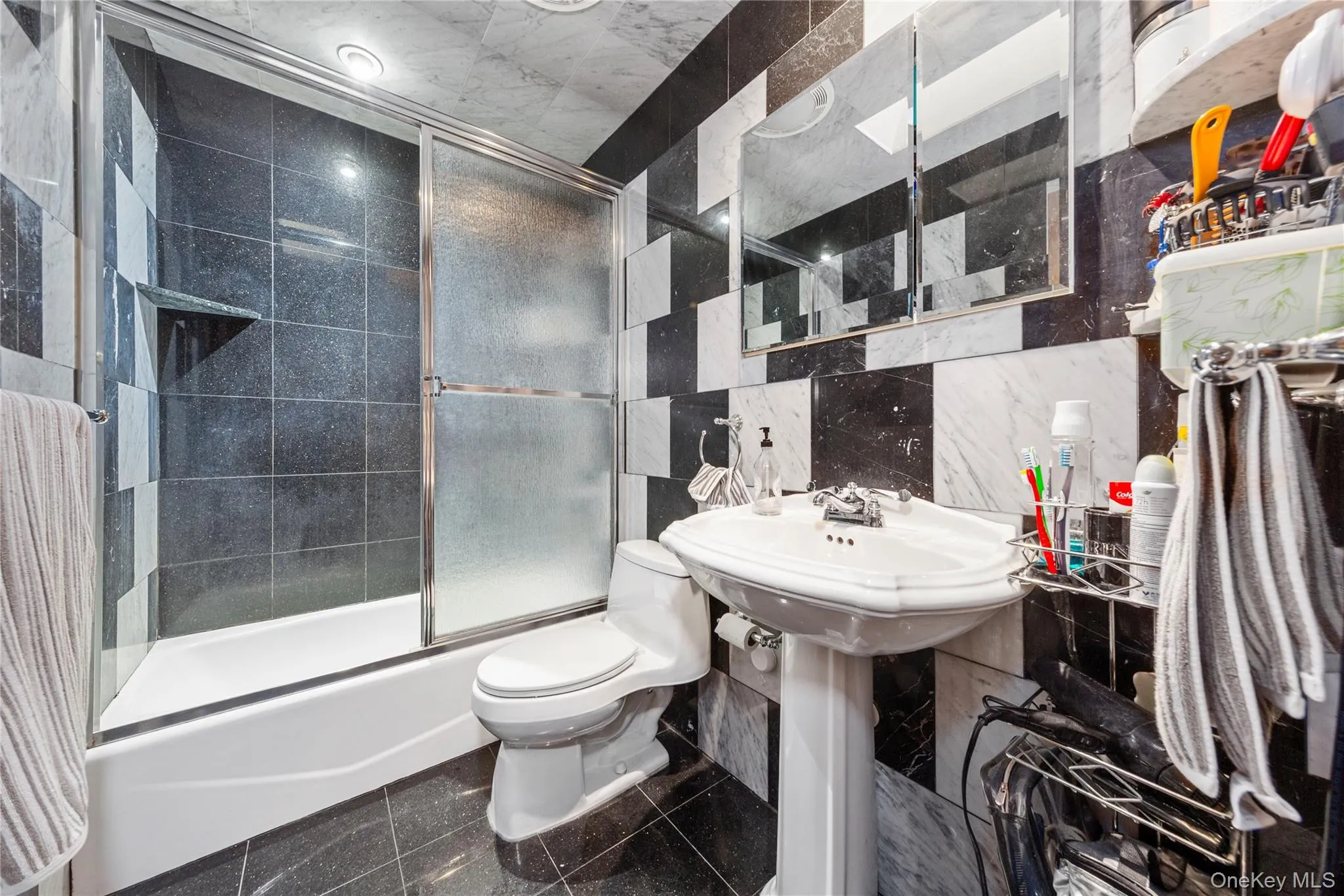 204-19 46 Road, New York, NY, 3 Bedrooms Bedrooms, 8 Rooms Rooms,2 BathroomsBathrooms,Residential,For Rent,46,0,988741 204-19 46 Road, New York, NY, 3 Bedrooms Bedrooms, 8 Rooms Rooms,2 BathroomsBathrooms,Residential,For Rent,46,0,988741