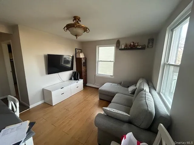 40 South Bayles Avenue, North Hempstead, NY, 1 Bedroom Bedrooms, 3 Rooms Rooms,1 BathroomBathrooms,Residential Lease,For Rent,South Bayles,0,988749 40 South Bayles Avenue, North Hempstead, NY, 1 Bedroom Bedrooms, 3 Rooms Rooms,1 BathroomBathrooms,Residential Lease,For Rent,South Bayles,0,988749