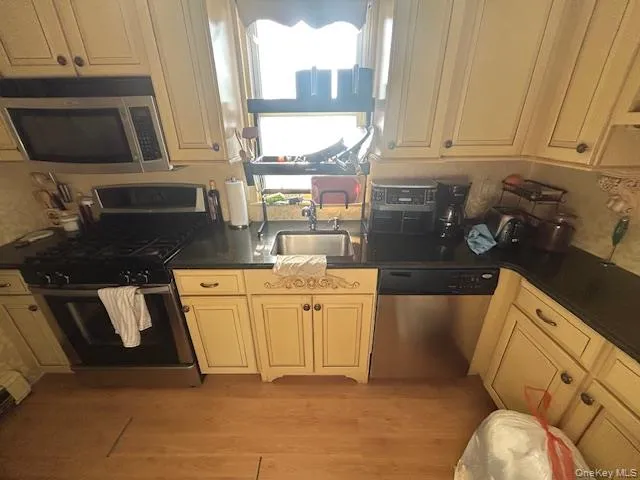 40 South Bayles Avenue, North Hempstead, NY, 1 Bedroom Bedrooms, 3 Rooms Rooms,1 BathroomBathrooms,Residential Lease,For Rent,South Bayles,0,988749 40 South Bayles Avenue, North Hempstead, NY, 1 Bedroom Bedrooms, 3 Rooms Rooms,1 BathroomBathrooms,Residential Lease,For Rent,South Bayles,0,988749