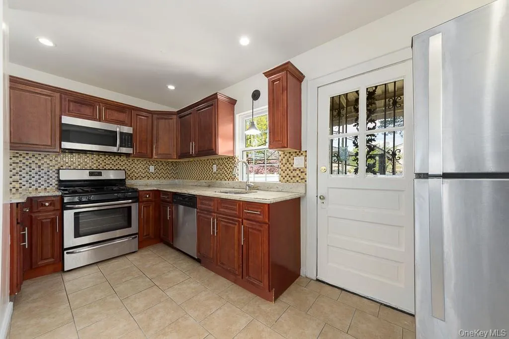 353 Jamaica Avenue, Hempstead, NY, 2 Bedrooms Bedrooms, 4 Rooms Rooms,1 BathroomBathrooms,Residential Lease,For Rent,Jamaica,0,988760 353 Jamaica Avenue, Hempstead, NY, 2 Bedrooms Bedrooms, 4 Rooms Rooms,1 BathroomBathrooms,Residential Lease,For Rent,Jamaica,0,988760