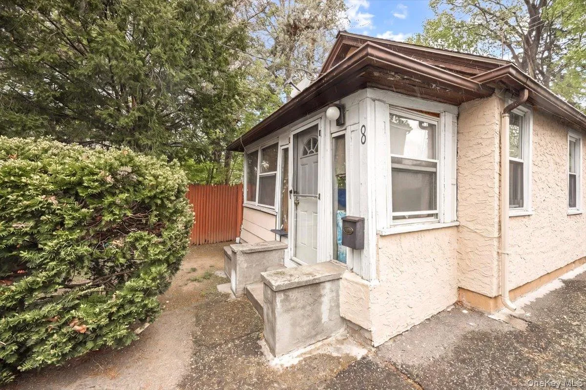 8 Geyser Place, Greenburgh, NY, 2 Bedrooms Bedrooms, 5 Rooms Rooms,1 BathroomBathrooms,Residential,For Rent,Geyser,0,988765 8 Geyser Place, Greenburgh, NY, 2 Bedrooms Bedrooms, 5 Rooms Rooms,1 BathroomBathrooms,Residential,For Rent,Geyser,0,988765