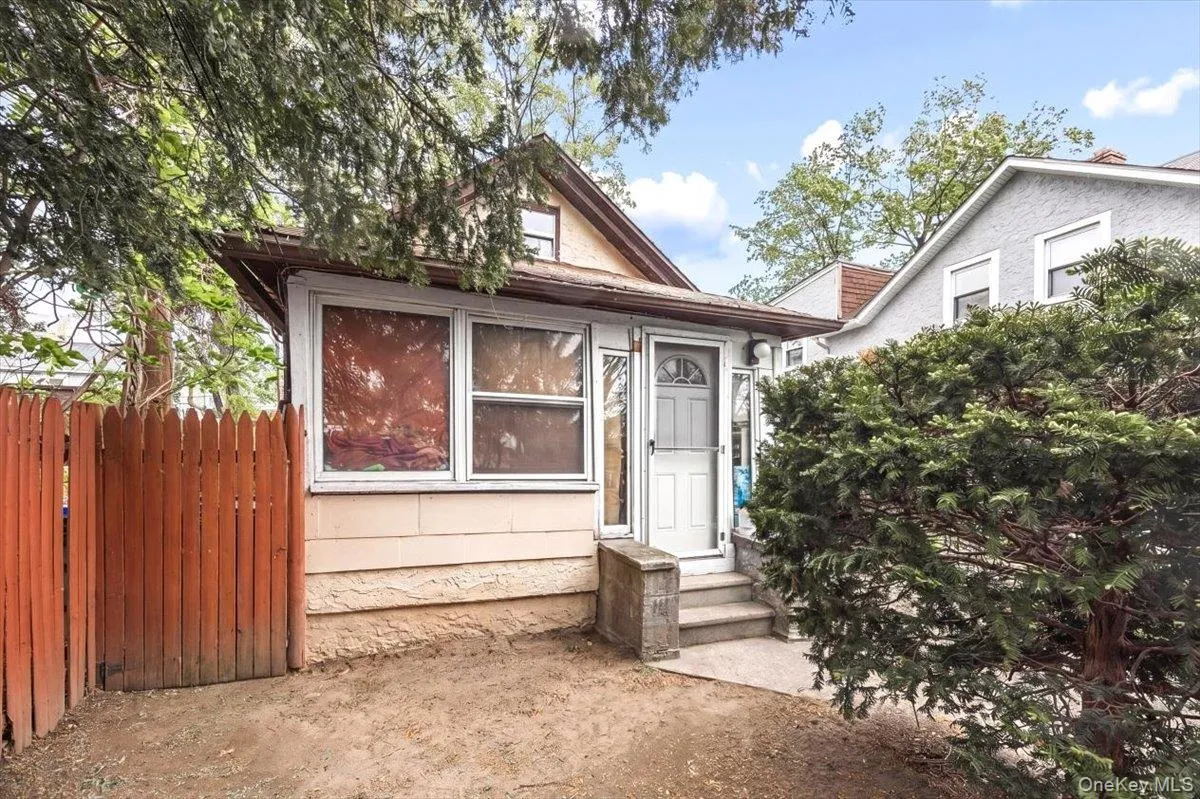 8 Geyser Place, Greenburgh, NY, 2 Bedrooms Bedrooms, 5 Rooms Rooms,1 BathroomBathrooms,Residential,For Rent,Geyser,0,988765 8 Geyser Place, Greenburgh, NY, 2 Bedrooms Bedrooms, 5 Rooms Rooms,1 BathroomBathrooms,Residential,For Rent,Geyser,0,988765