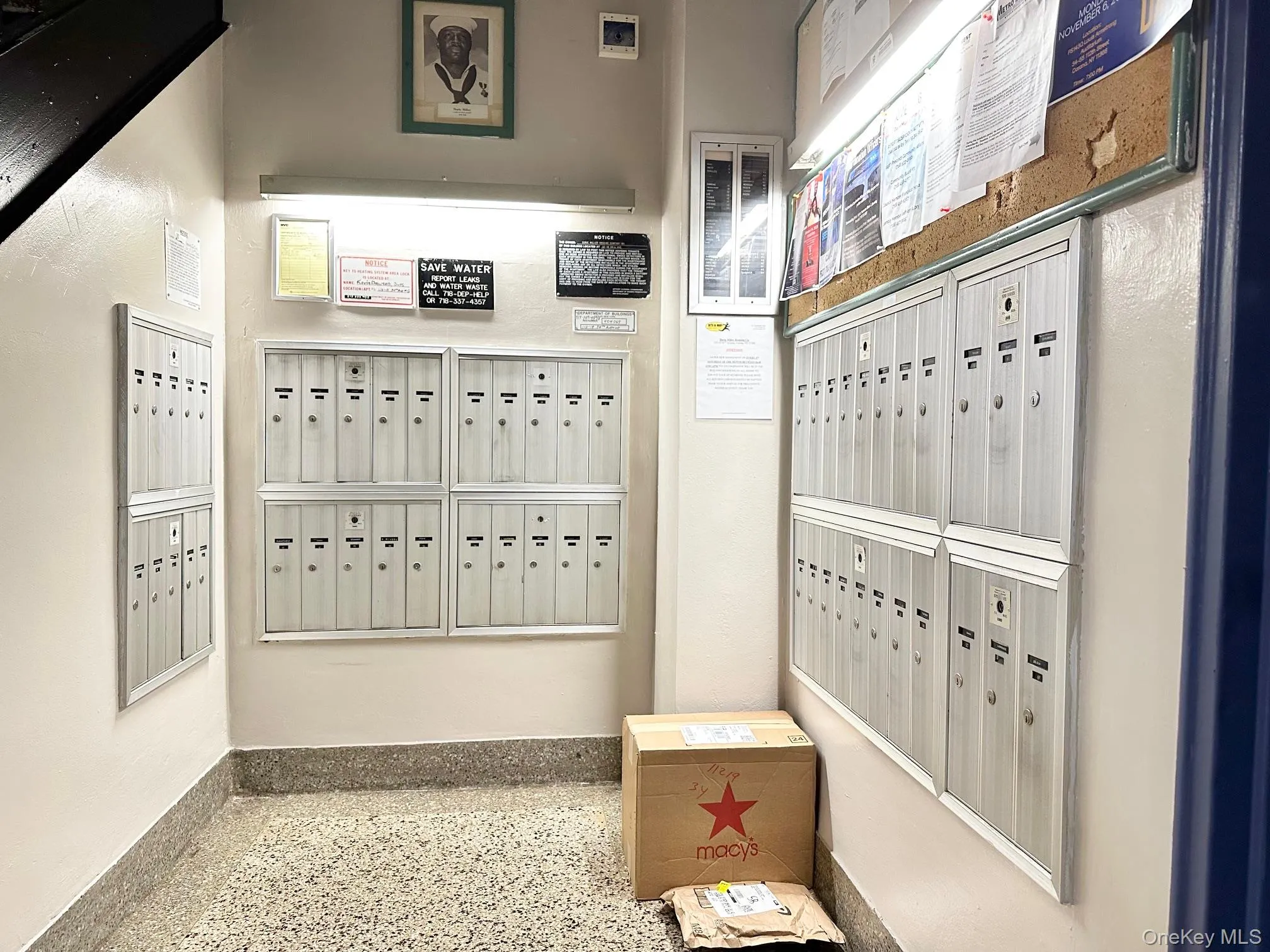 Entryway featuring mail and package area Entryway featuring mail and package area