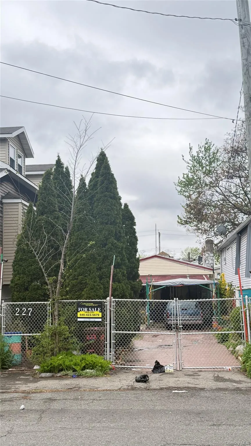 227 Stephens Avenue, New York, NY, 2 Bedrooms Bedrooms, 5 Rooms Rooms,1 BathroomBathrooms,Residential,For Rent,Stephens,0,988798 227 Stephens Avenue, New York, NY, 2 Bedrooms Bedrooms, 5 Rooms Rooms,1 BathroomBathrooms,Residential,For Rent,Stephens,0,988798
