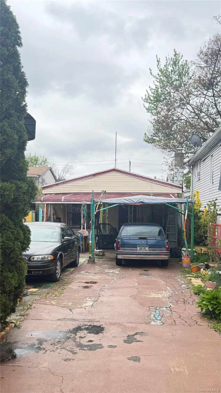 227 Stephens Avenue, New York, NY, 2 Bedrooms Bedrooms, 5 Rooms Rooms,1 BathroomBathrooms,Residential,For Rent,Stephens,0,988798 227 Stephens Avenue, New York, NY, 2 Bedrooms Bedrooms, 5 Rooms Rooms,1 BathroomBathrooms,Residential,For Rent,Stephens,0,988798