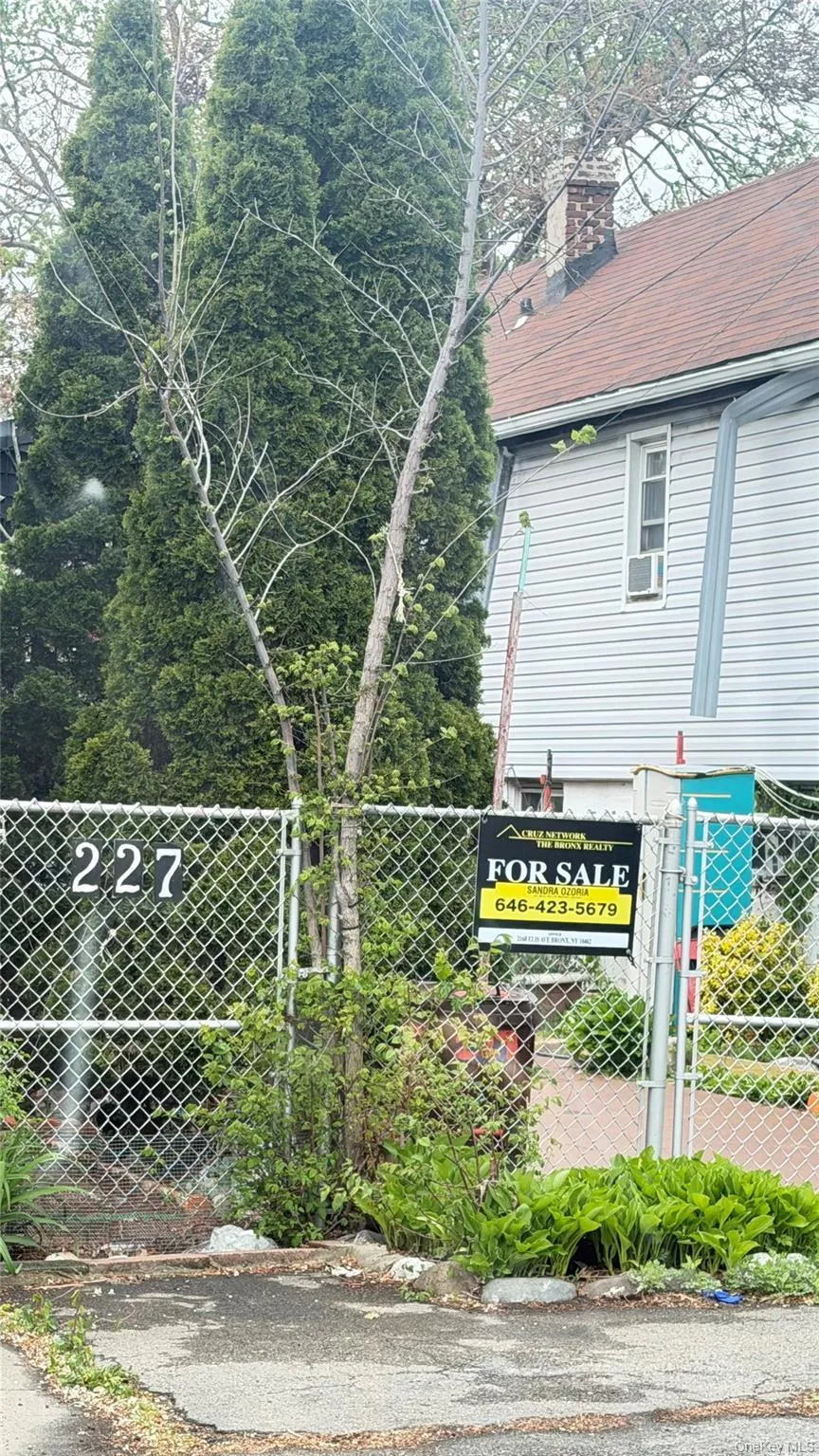 227 Stephens Avenue, New York, NY, 2 Bedrooms Bedrooms, 5 Rooms Rooms,1 BathroomBathrooms,Residential,For Rent,Stephens,0,988798 227 Stephens Avenue, New York, NY, 2 Bedrooms Bedrooms, 5 Rooms Rooms,1 BathroomBathrooms,Residential,For Rent,Stephens,0,988798