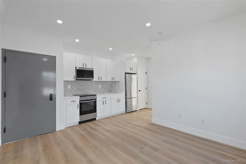 9 Lagrange Avenue, Poughkeepsie, NY, 1 Bedroom Bedrooms, 2 Rooms Rooms,1 BathroomBathrooms,Residential Lease,For Rent,Lagrange,0,988806 9 Lagrange Avenue, Poughkeepsie, NY, 1 Bedroom Bedrooms, 2 Rooms Rooms,1 BathroomBathrooms,Residential Lease,For Rent,Lagrange,0,988806