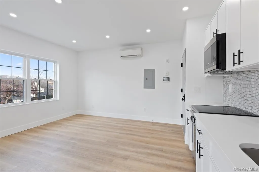 9 Lagrange Avenue, Poughkeepsie, NY, 1 Bedroom Bedrooms, 2 Rooms Rooms,1 BathroomBathrooms,Residential Lease,For Rent,Lagrange,0,988806 9 Lagrange Avenue, Poughkeepsie, NY, 1 Bedroom Bedrooms, 2 Rooms Rooms,1 BathroomBathrooms,Residential Lease,For Rent,Lagrange,0,988806