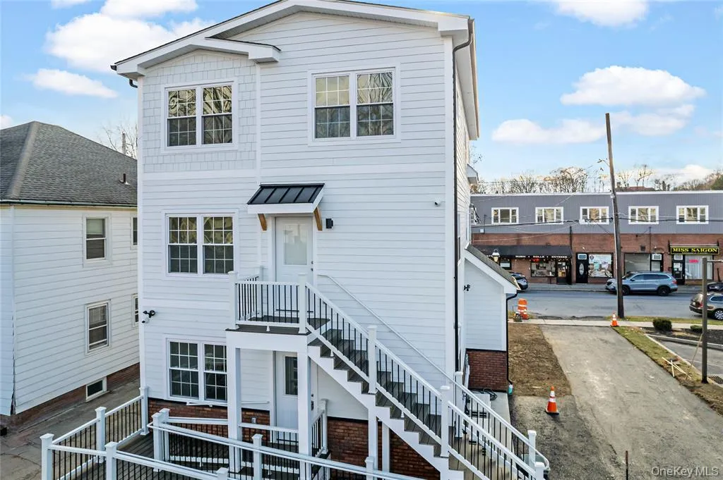 9 Lagrange Avenue, Poughkeepsie, NY, 1 Bedroom Bedrooms, 2 Rooms Rooms,1 BathroomBathrooms,Residential Lease,For Rent,Lagrange,0,988806 9 Lagrange Avenue, Poughkeepsie, NY, 1 Bedroom Bedrooms, 2 Rooms Rooms,1 BathroomBathrooms,Residential Lease,For Rent,Lagrange,0,988806