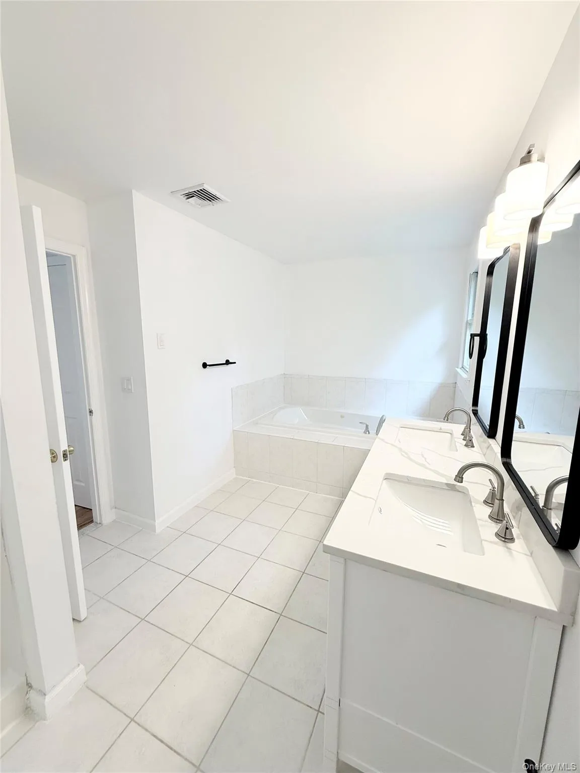 1871 Edwards Avenue, Riverhead, NY, 4 Bedrooms Bedrooms, 8 Rooms Rooms,2 BathroomsBathrooms,Residential,For Rent,Edwards,0,988824 1871 Edwards Avenue, Riverhead, NY, 4 Bedrooms Bedrooms, 8 Rooms Rooms,2 BathroomsBathrooms,Residential,For Rent,Edwards,0,988824